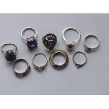 (Zilver) Zilveren ringenLot met negen zilveren ringen, een ring met steen. Conditie: In goede s