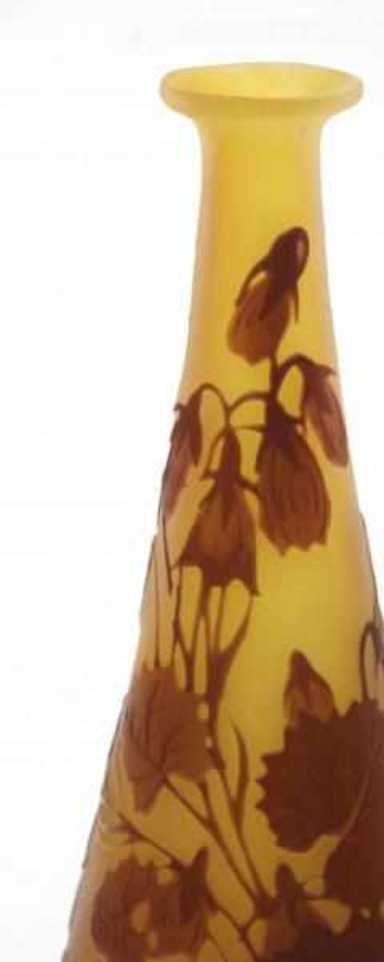 Emile Gallé (1846-1904)A cameoglass vase with brown floral pattern on a yellow ground, marked with - Bild 2 aus 3