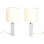 Reggiani IlluminazioneTwo table lamps with rectangular section chromium plated metal bases and white