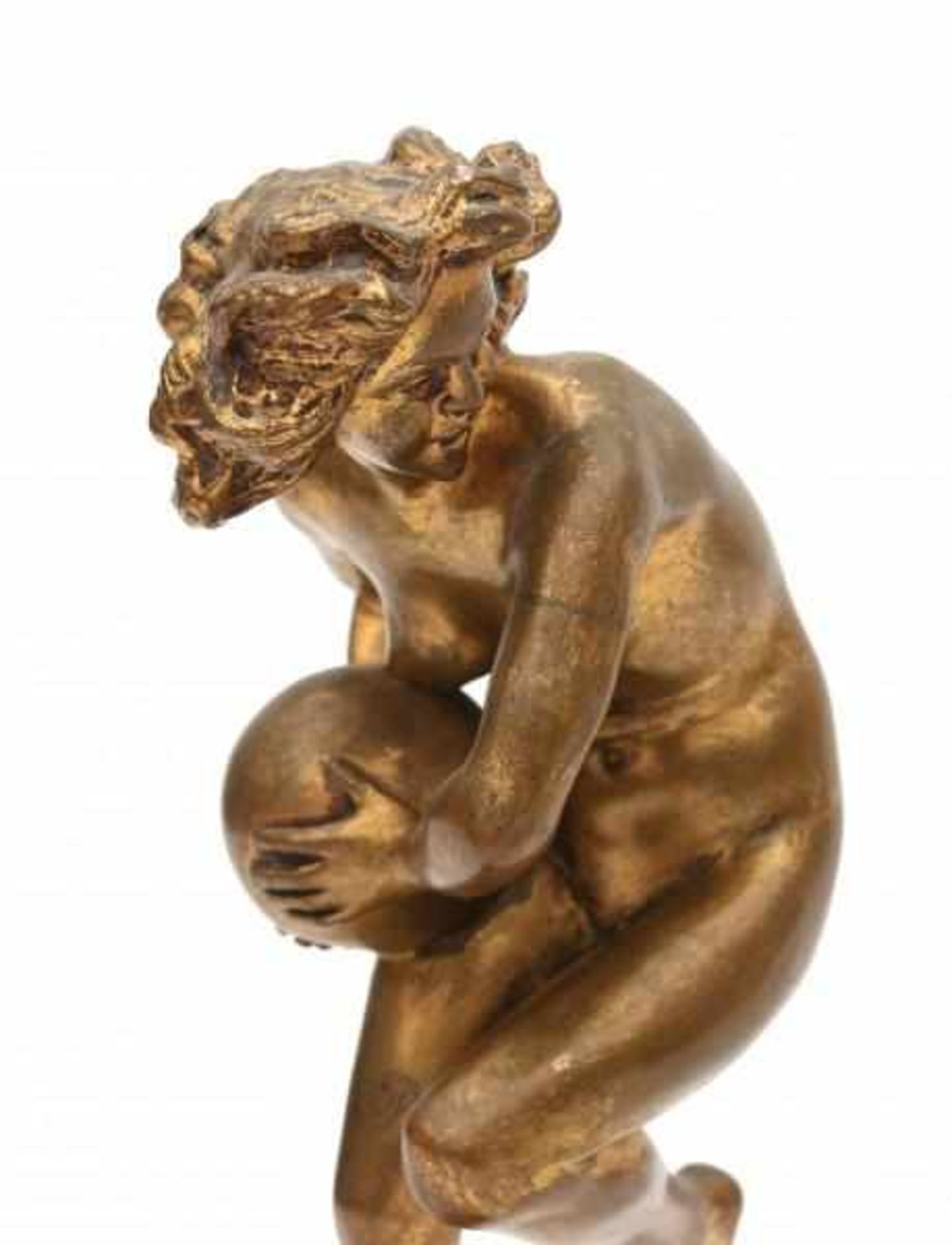 Leonildo Giannoni Chapelier (1880-1951)A gilt metal sculpture of a female nude with a ball, on green - Bild 2 aus 3