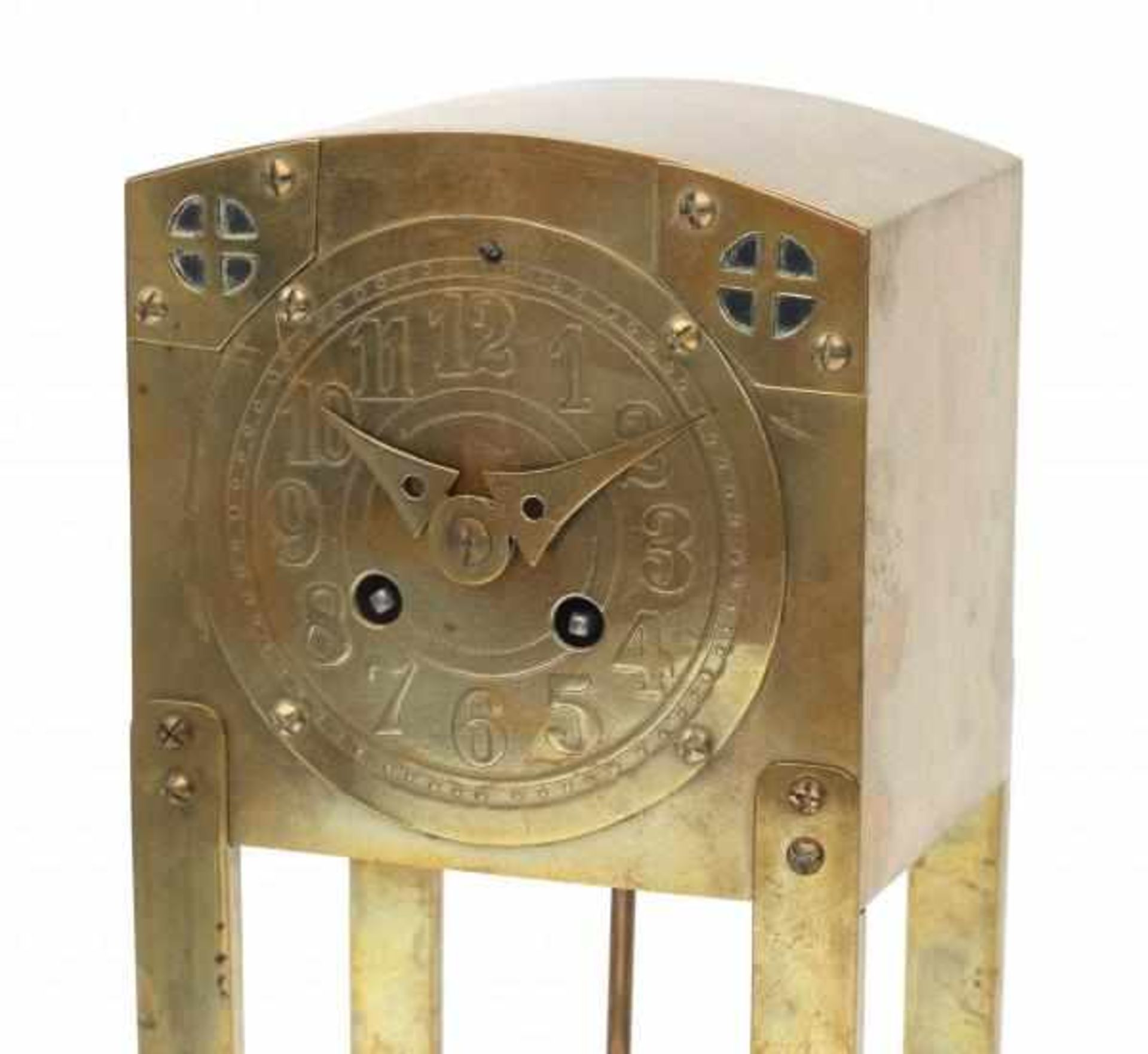 Nieuwe KunstA brass mantelclock with geometrical black stained ornaments to the corners and to the - Bild 2 aus 4