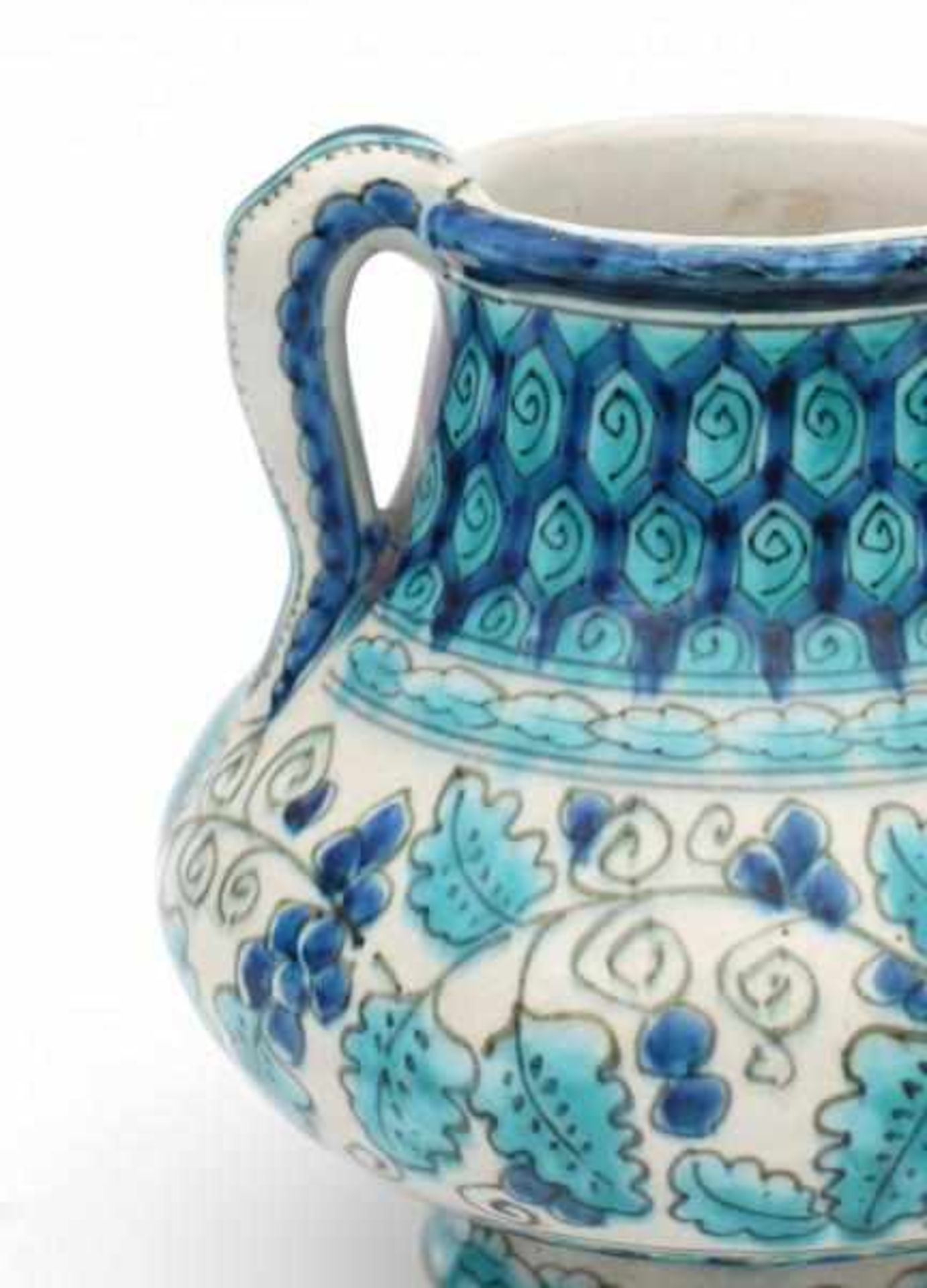 De Porceleyne Fles, DelftA Persian-inspired decorated ceramic vase with handle, circa 1910-1930, - Bild 2 aus 3