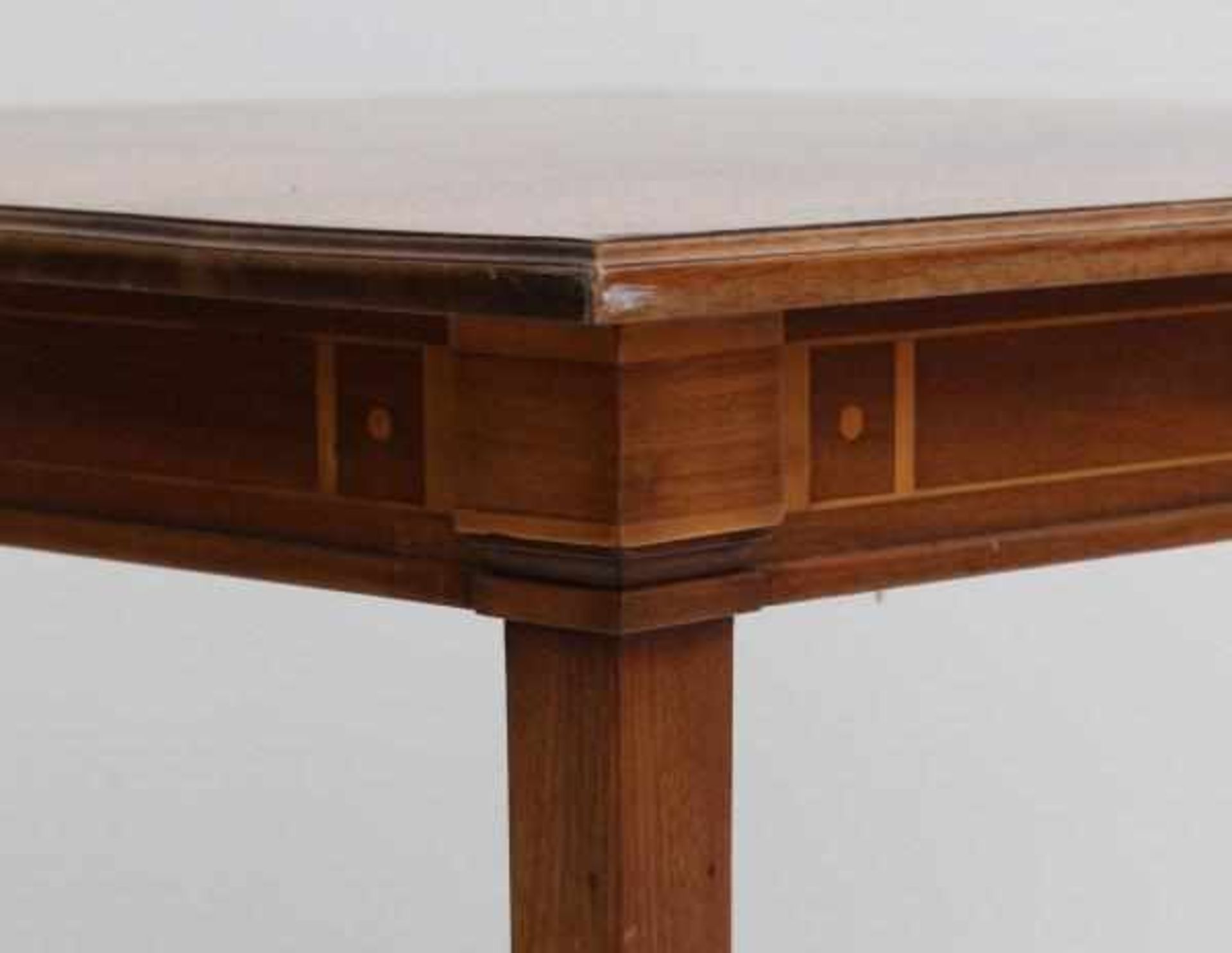 Nieuwe KunstA mahogany square section occasional table with geometrical fruitwood inlay, circa 1910, - Bild 3 aus 3