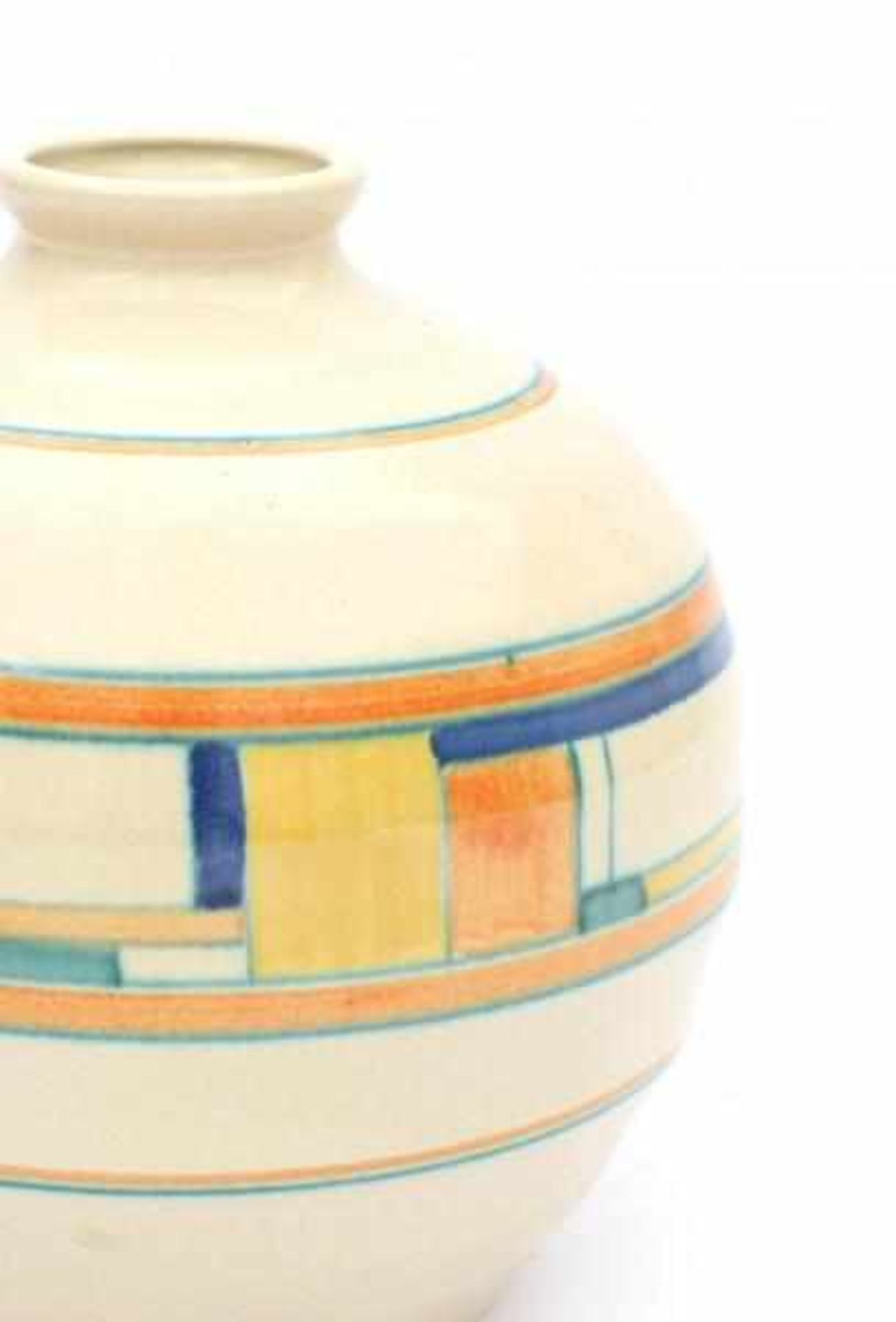 Potterie Kennemerland, VelsenA ceramic vase with geometrical pattern against a cream ground, - Bild 2 aus 3