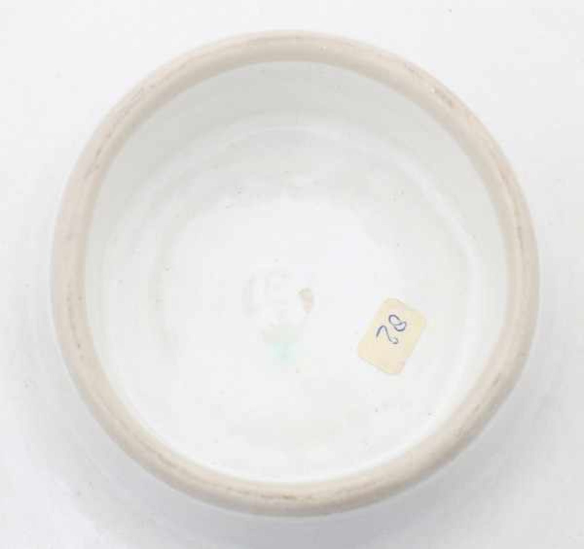 Lucie Rie (1902-1995)A white glazed stoneware bowl with unglazed base rim, with impressed artist's - Bild 3 aus 3
