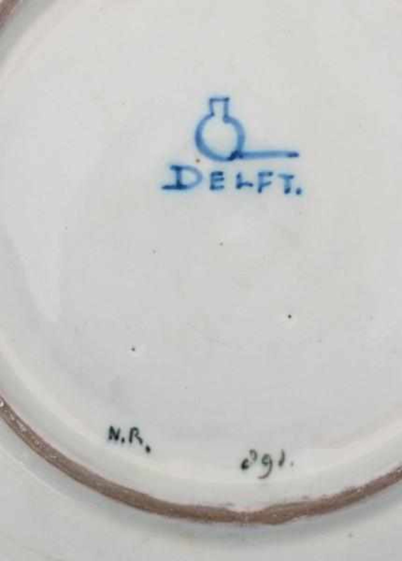 De Porceleyne Fles, DelftA Persian-inspired decorated ceramic wall plate, circa 1910-1930, signed to - Bild 2 aus 2