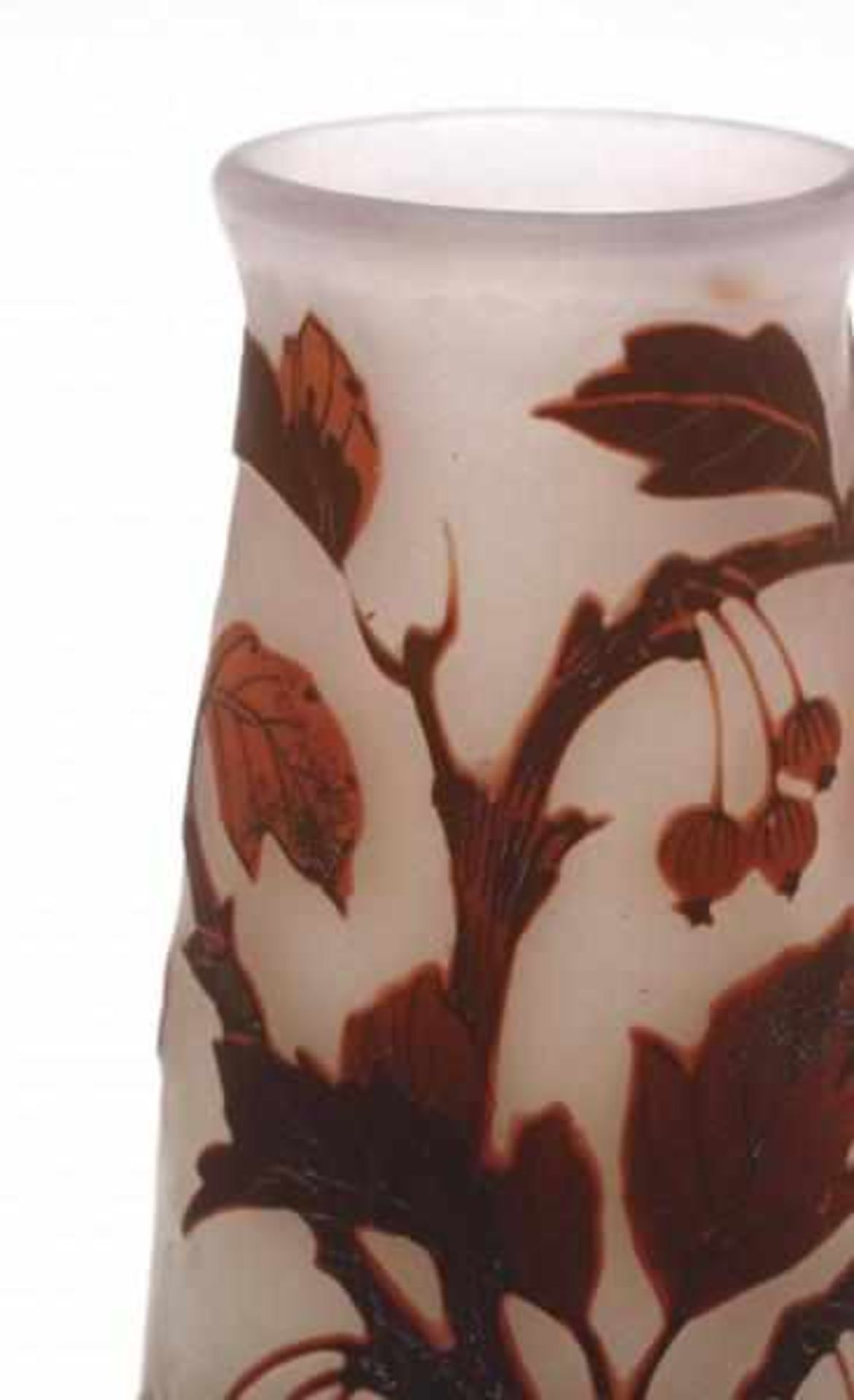 Arsall (Vereinigte Lausitzer Glaswerke)A cameoglass vase with brown floral pattern on a frosted - Bild 2 aus 3