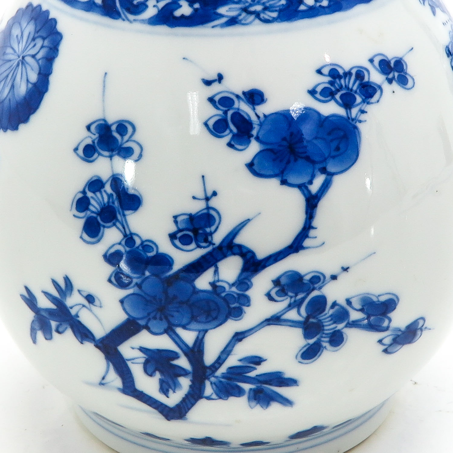 A Pair of Blue and White Vases - Bild 8 aus 8