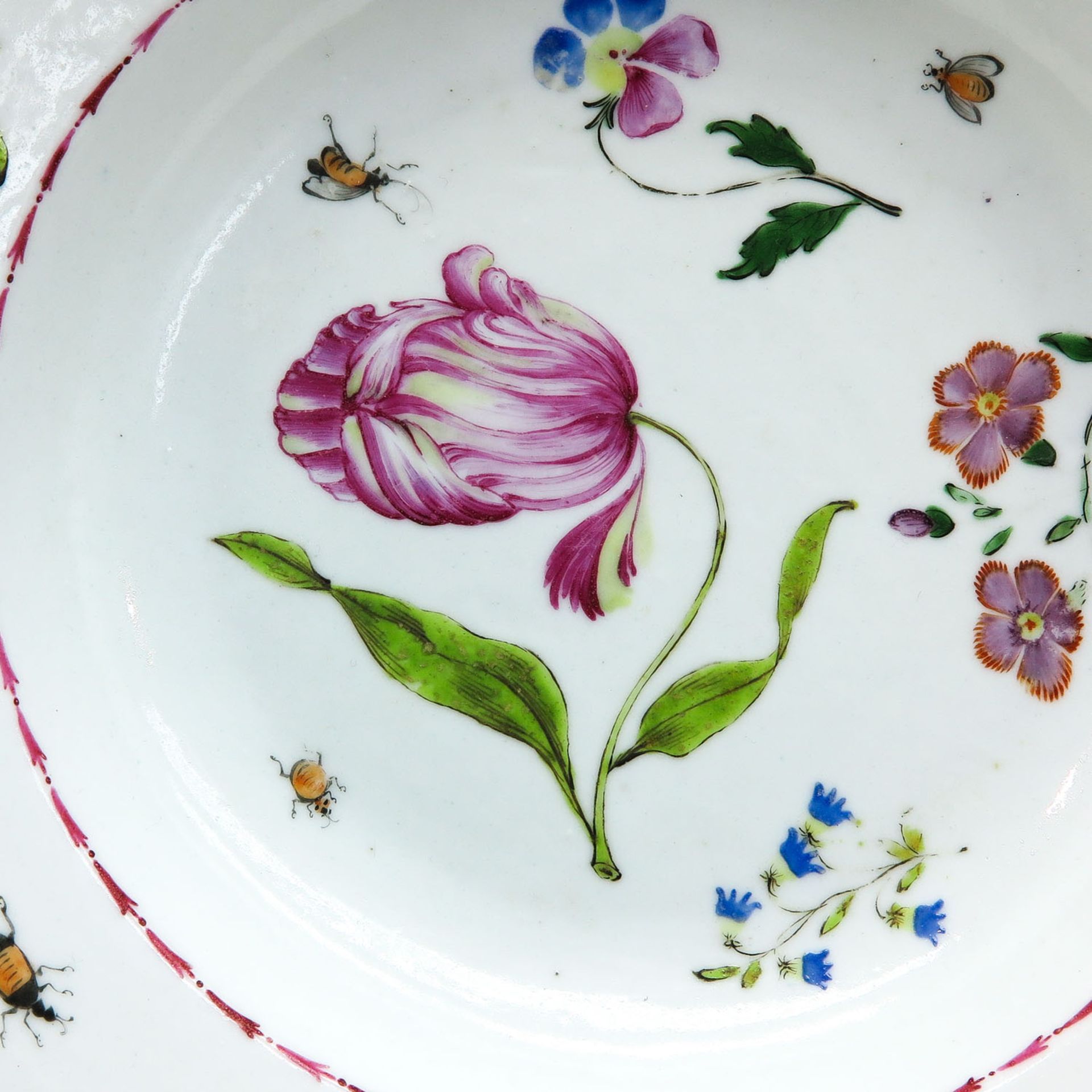 A Famille Rose Plate - Bild 3 aus 4