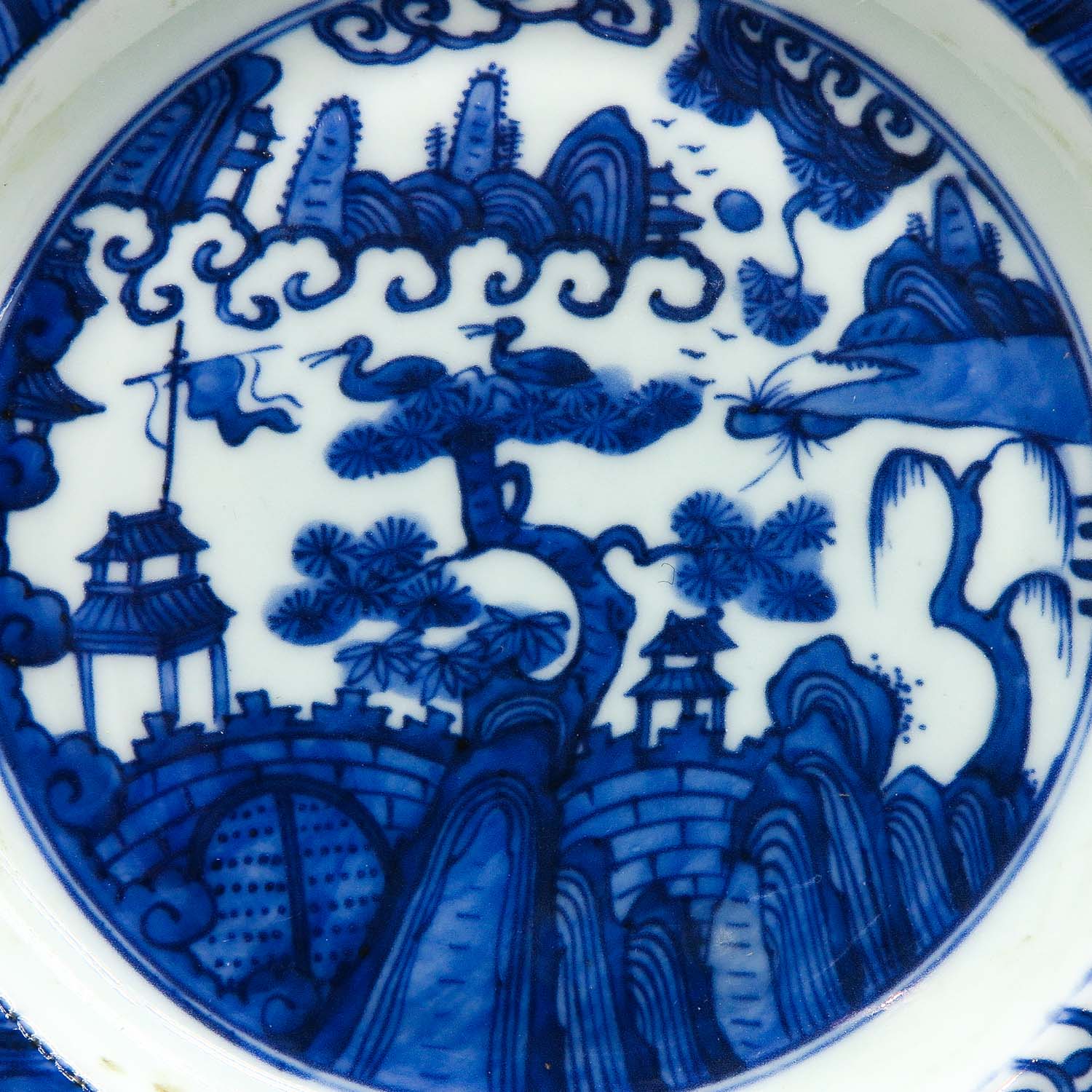 A Blue and White Plate - Bild 3 aus 4