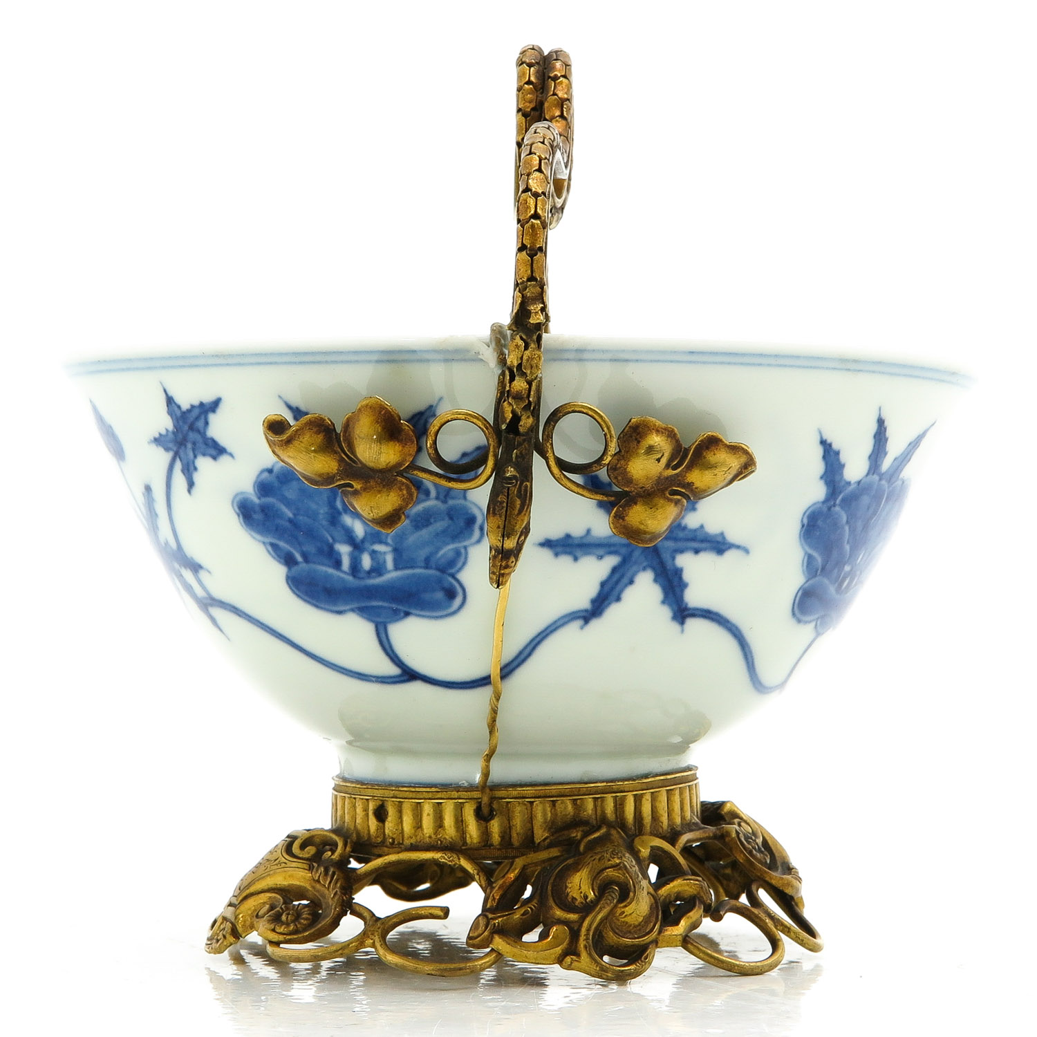 A Blue and White Serving Bowl - Image 4 of 10