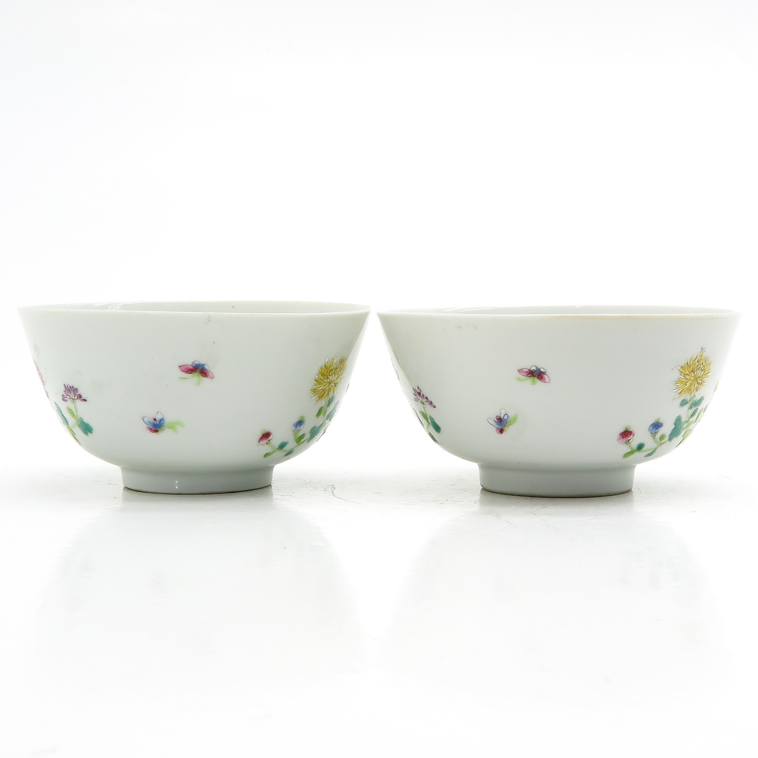 A Pair of Famille Rose Bowls - Image 3 of 10