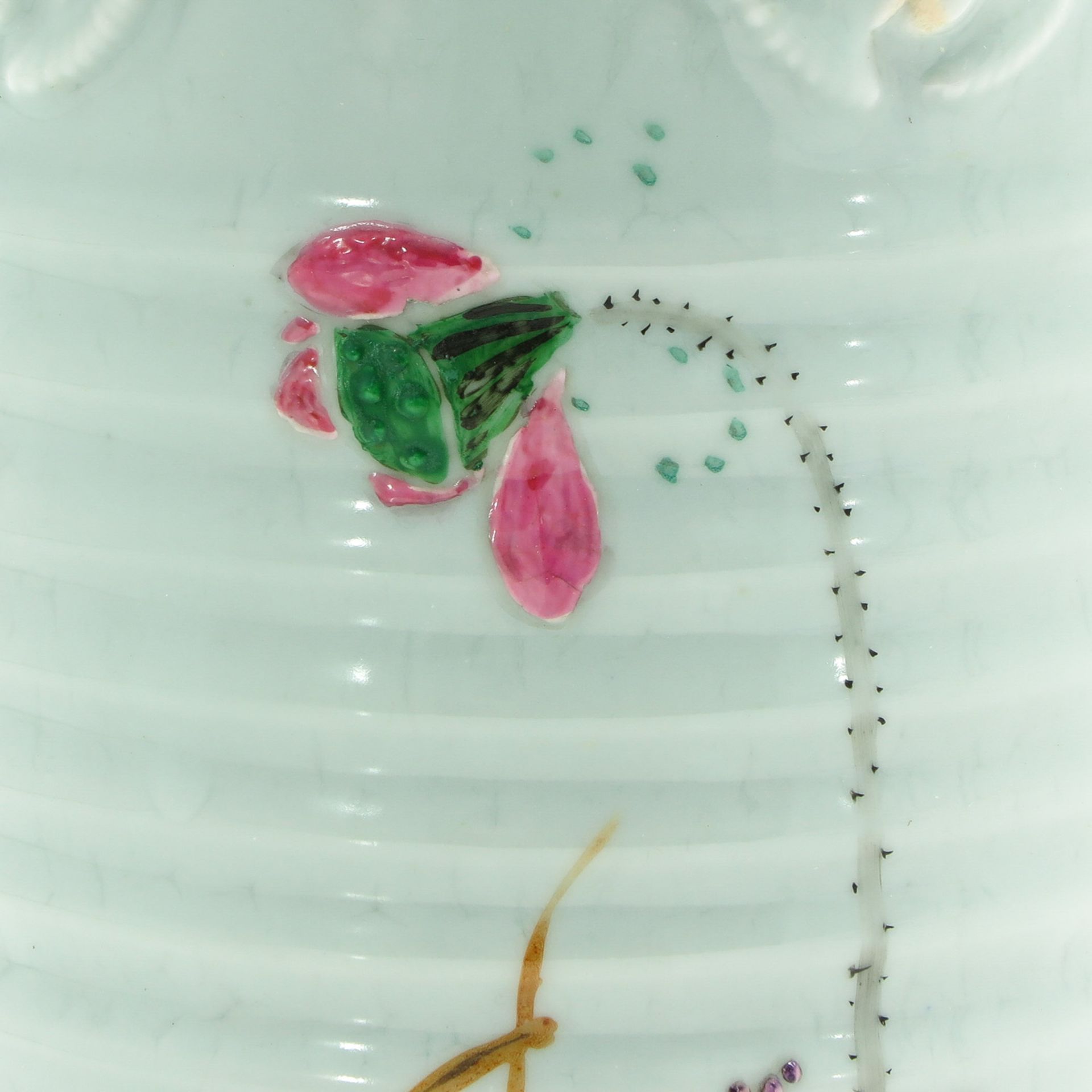 A Celadon and Famille Rose Vase - Bild 8 aus 9