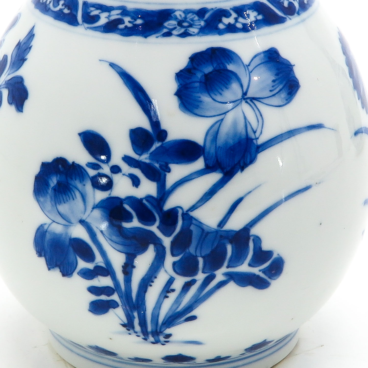 A Pair of Blue and White Vases - Bild 7 aus 8