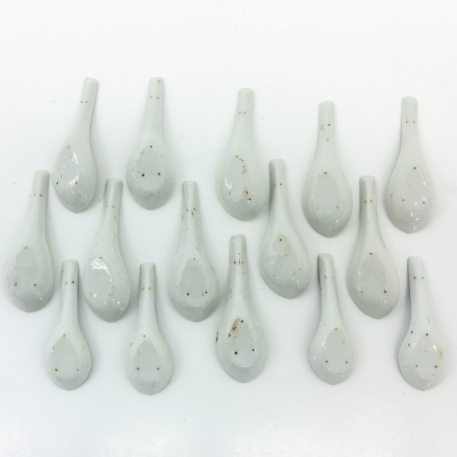 A Collection of 15 Porcelain Spoons - Bild 3 aus 3