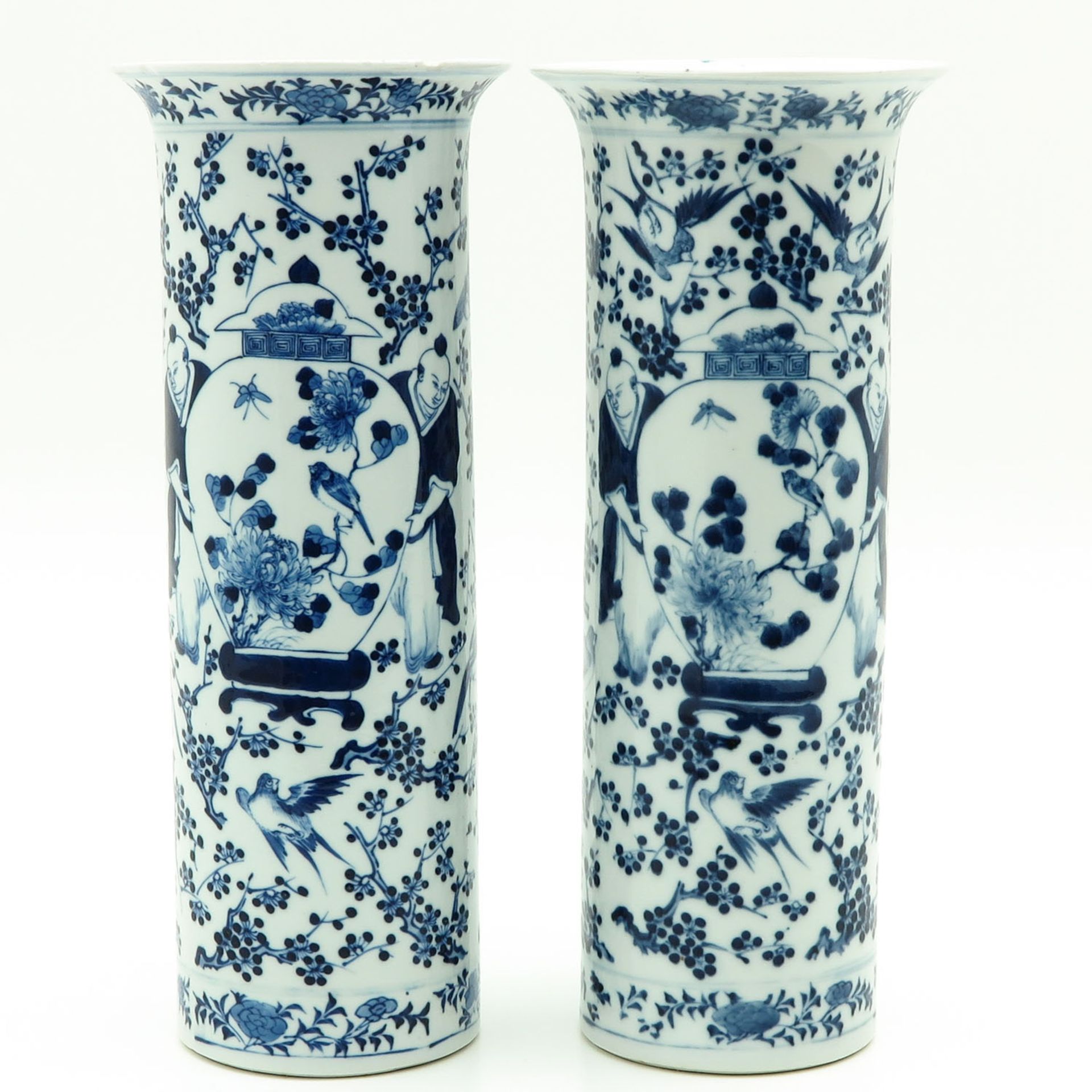 A Pair of Blue and White Vases - Bild 3 aus 9