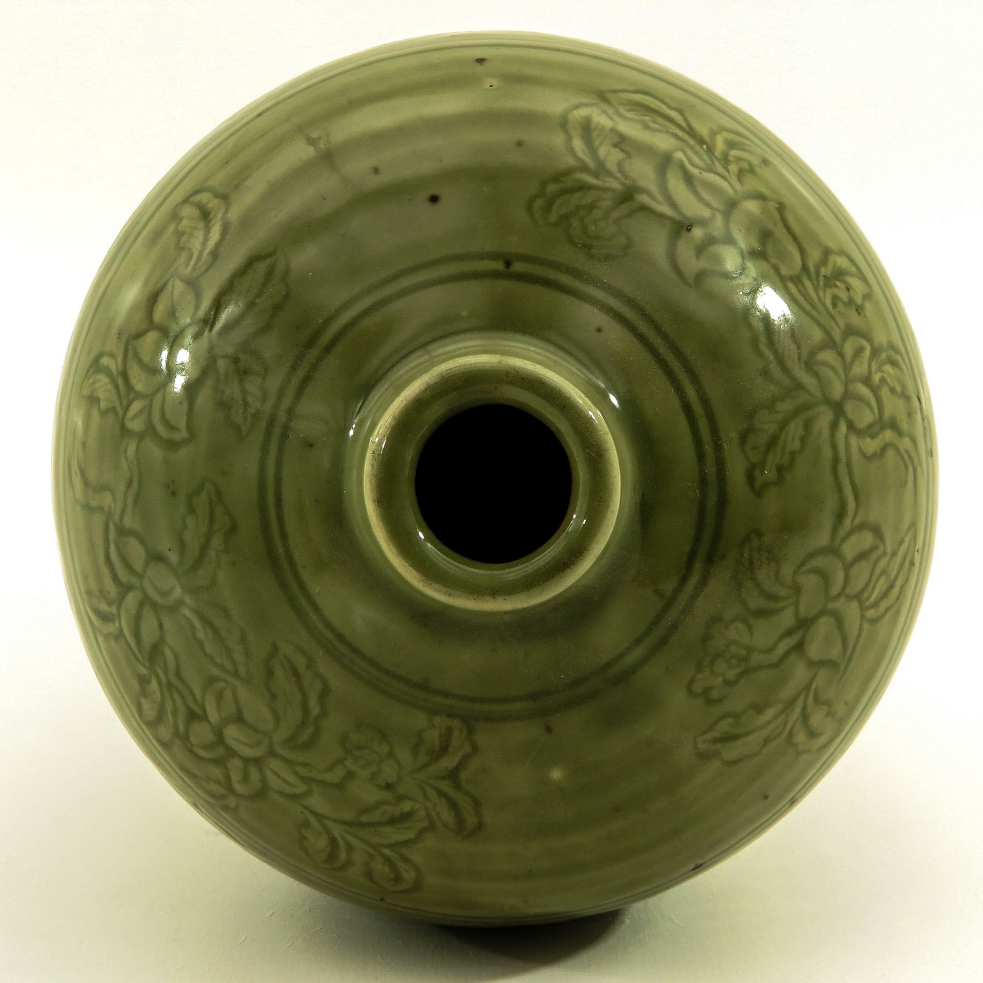 A Celadon Meiping Vase - Bild 5 aus 9