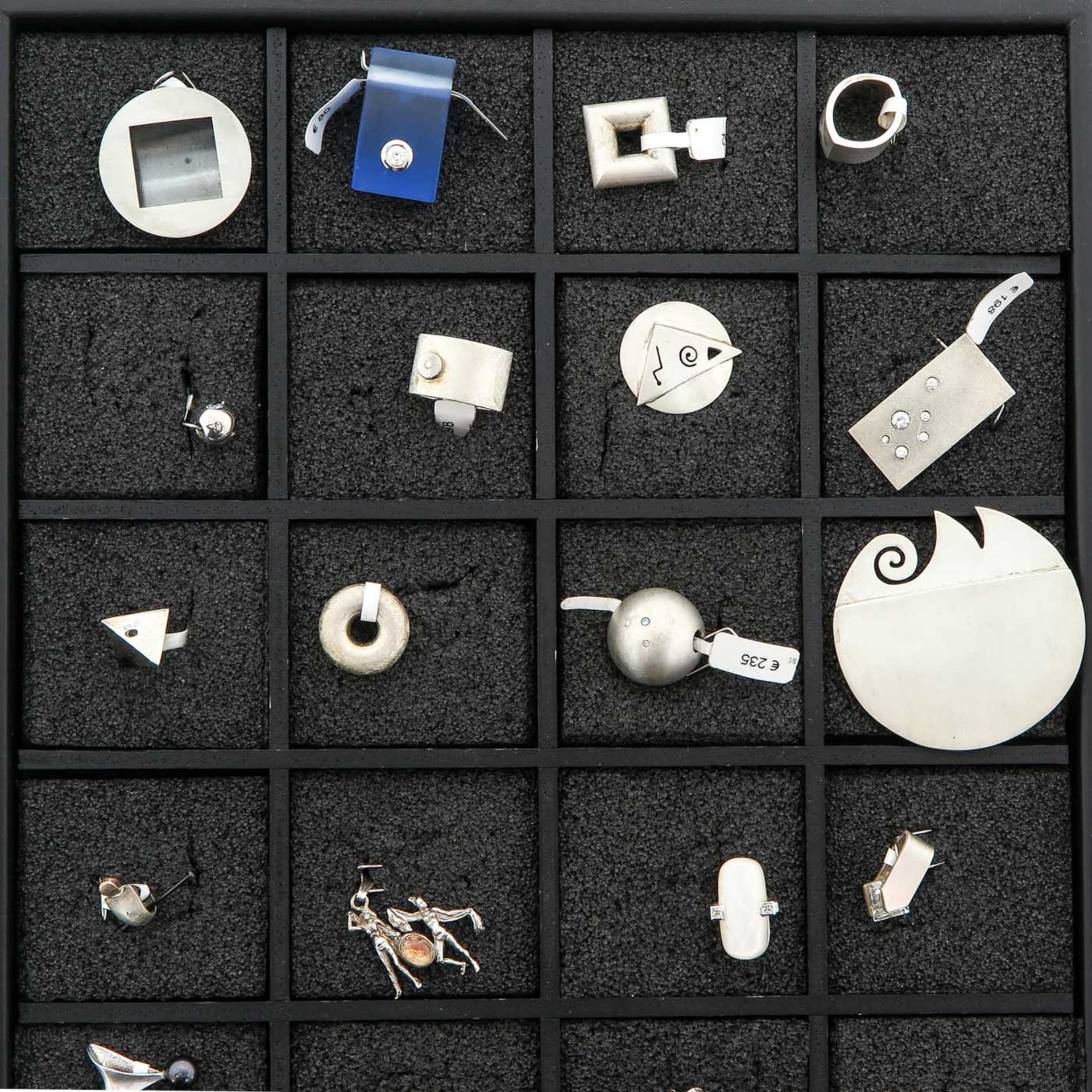 A Diverse Collection of Jewelry - New - Bild 5 aus 8