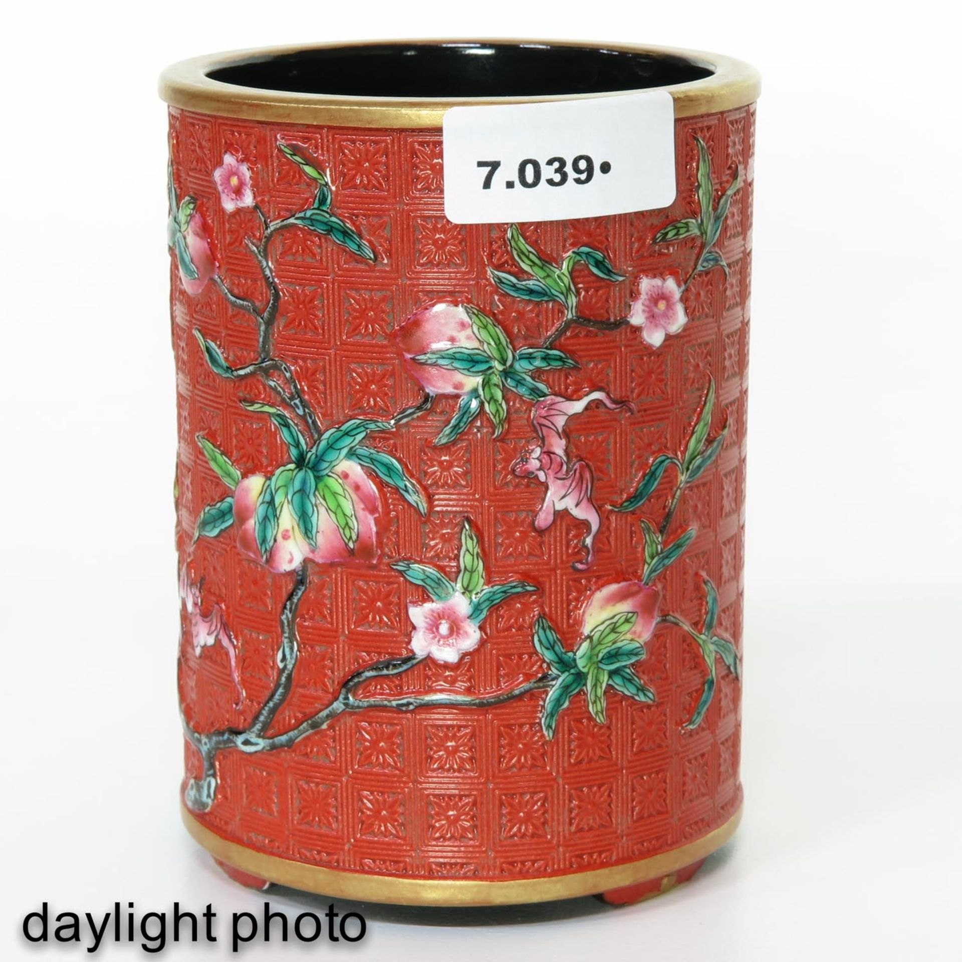 A Nine Peaches Decor Brush Pot - Bild 7 aus 9