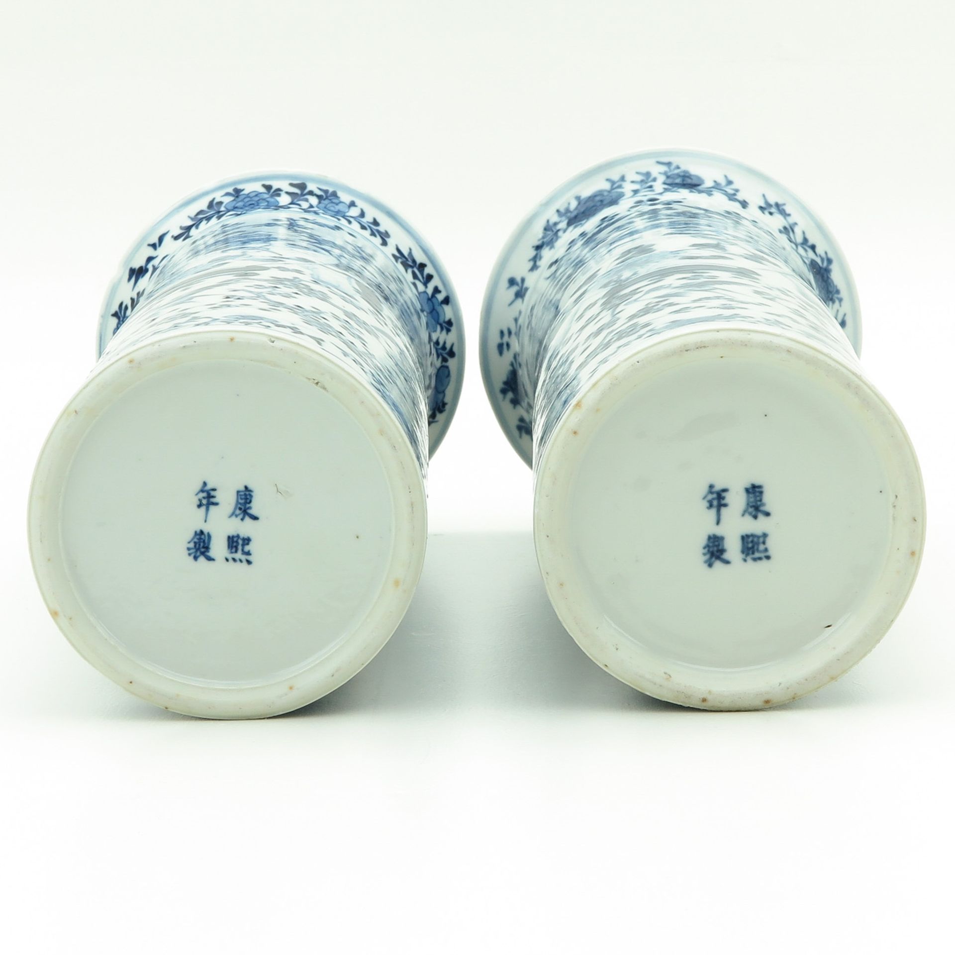 A Pair of Blue and White Vases - Bild 6 aus 9