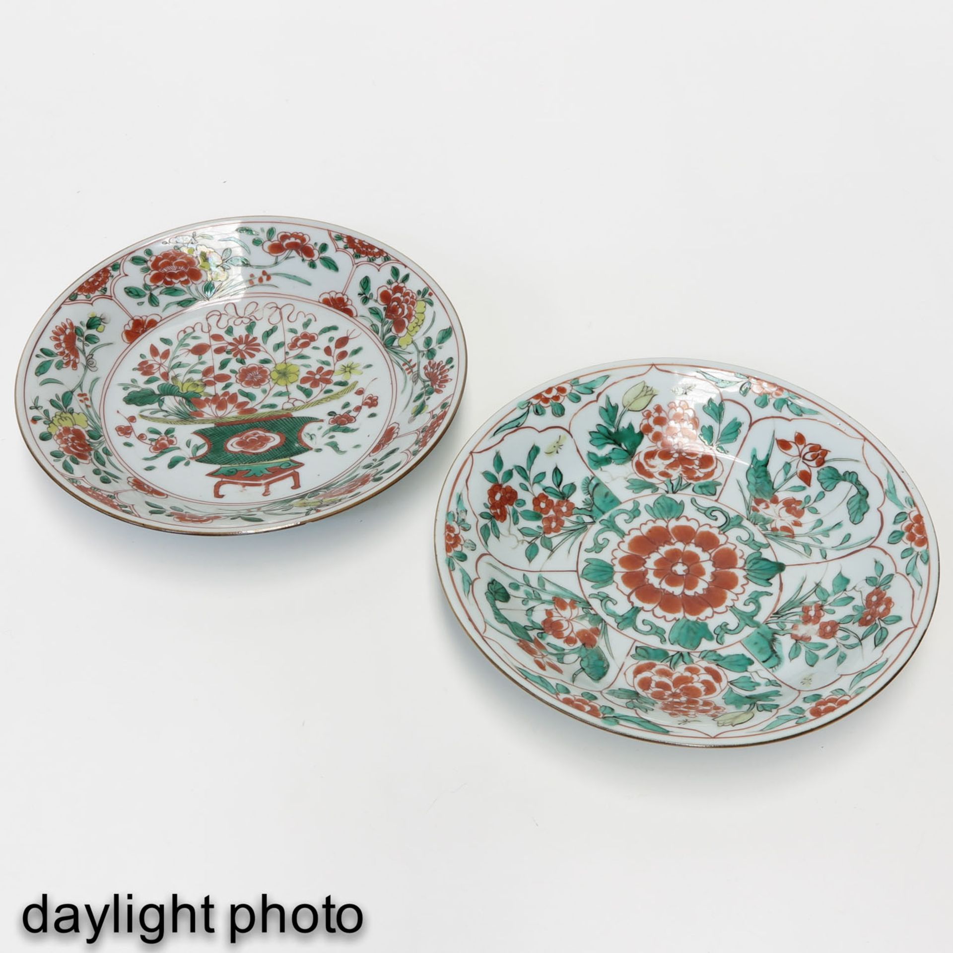 Two Famille Verte Plates - Bild 7 aus 10