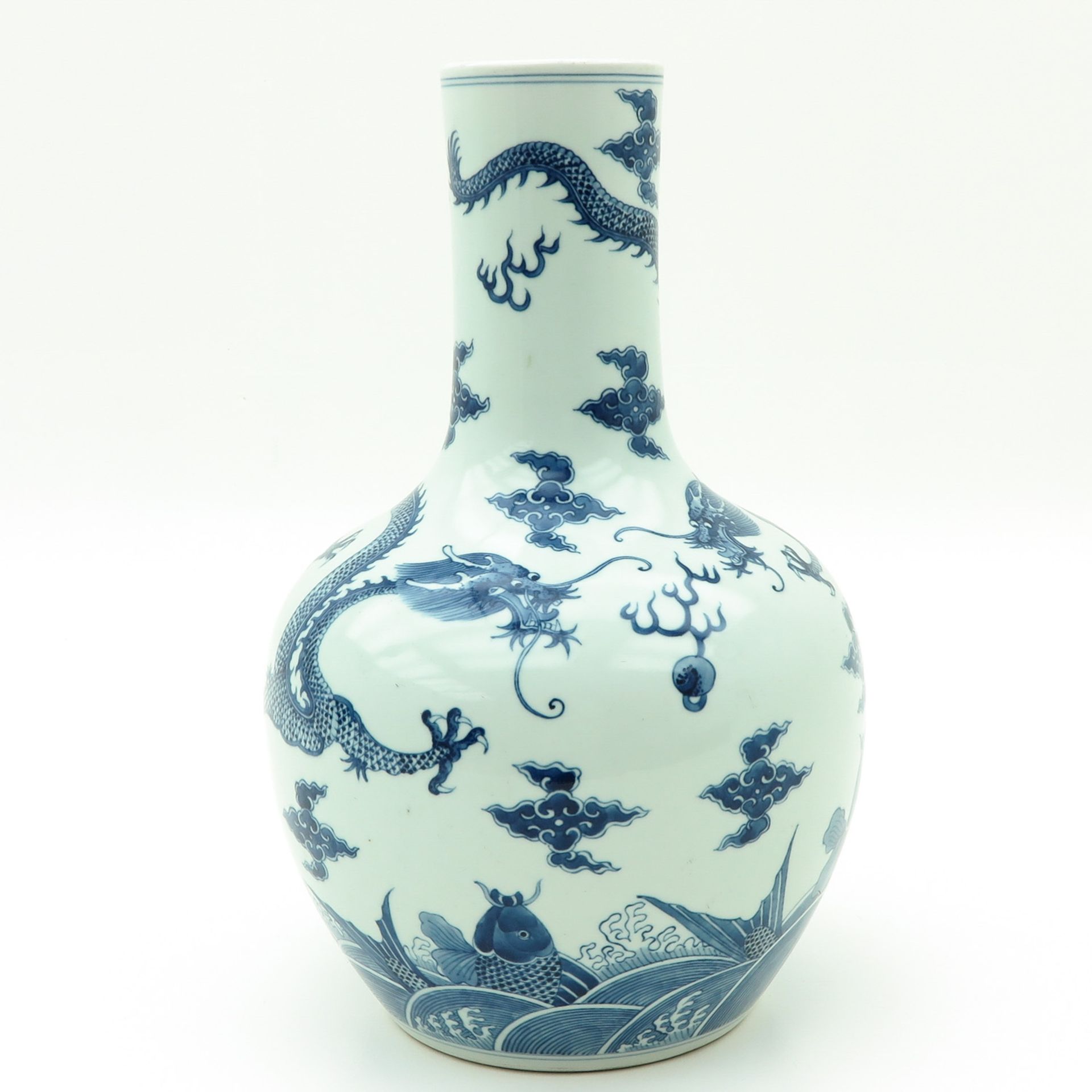 A Blue and White Tianqiu Ping Vase - Bild 4 aus 9