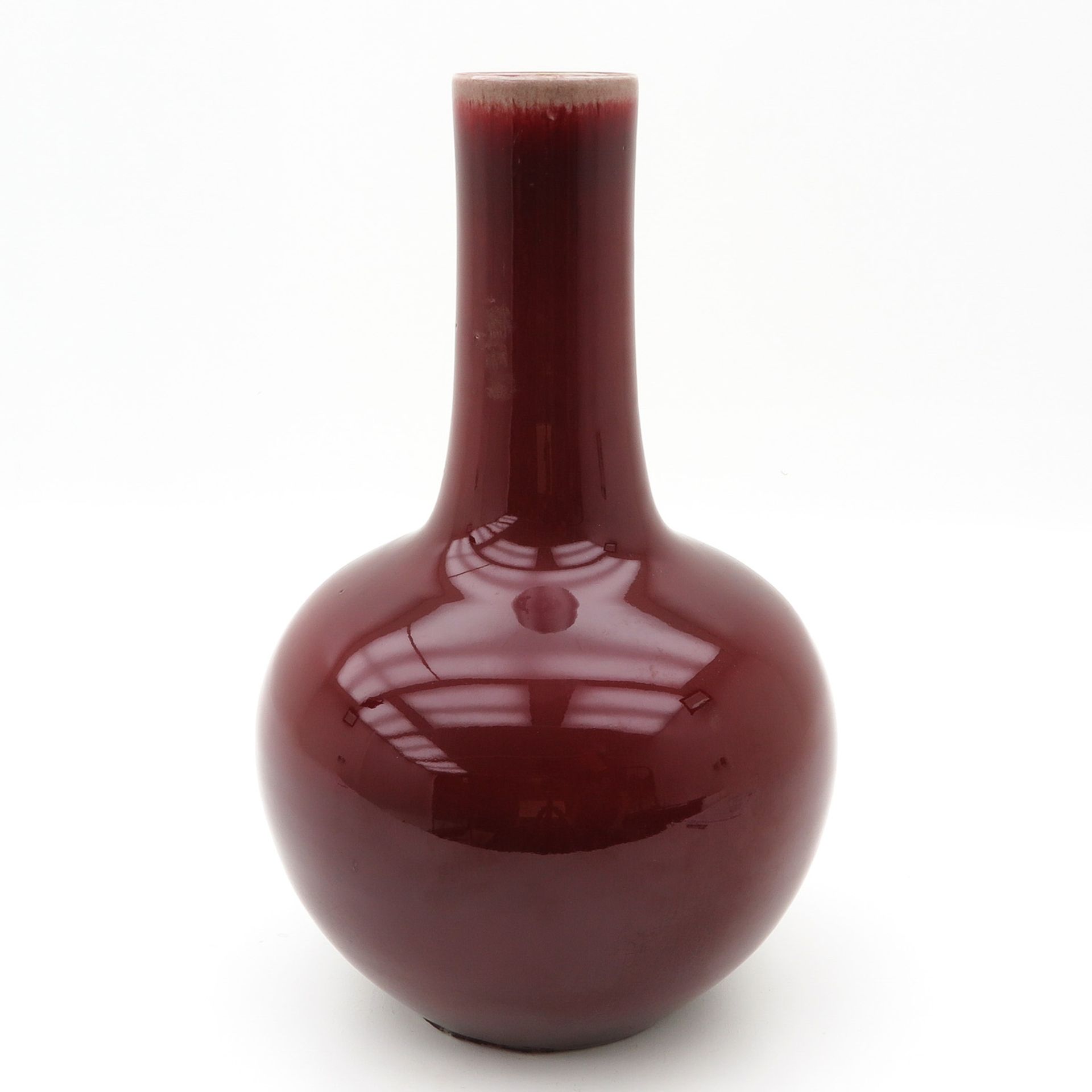 A Sang de Boeuf Tianqiu Ping Vase - Bild 4 aus 9