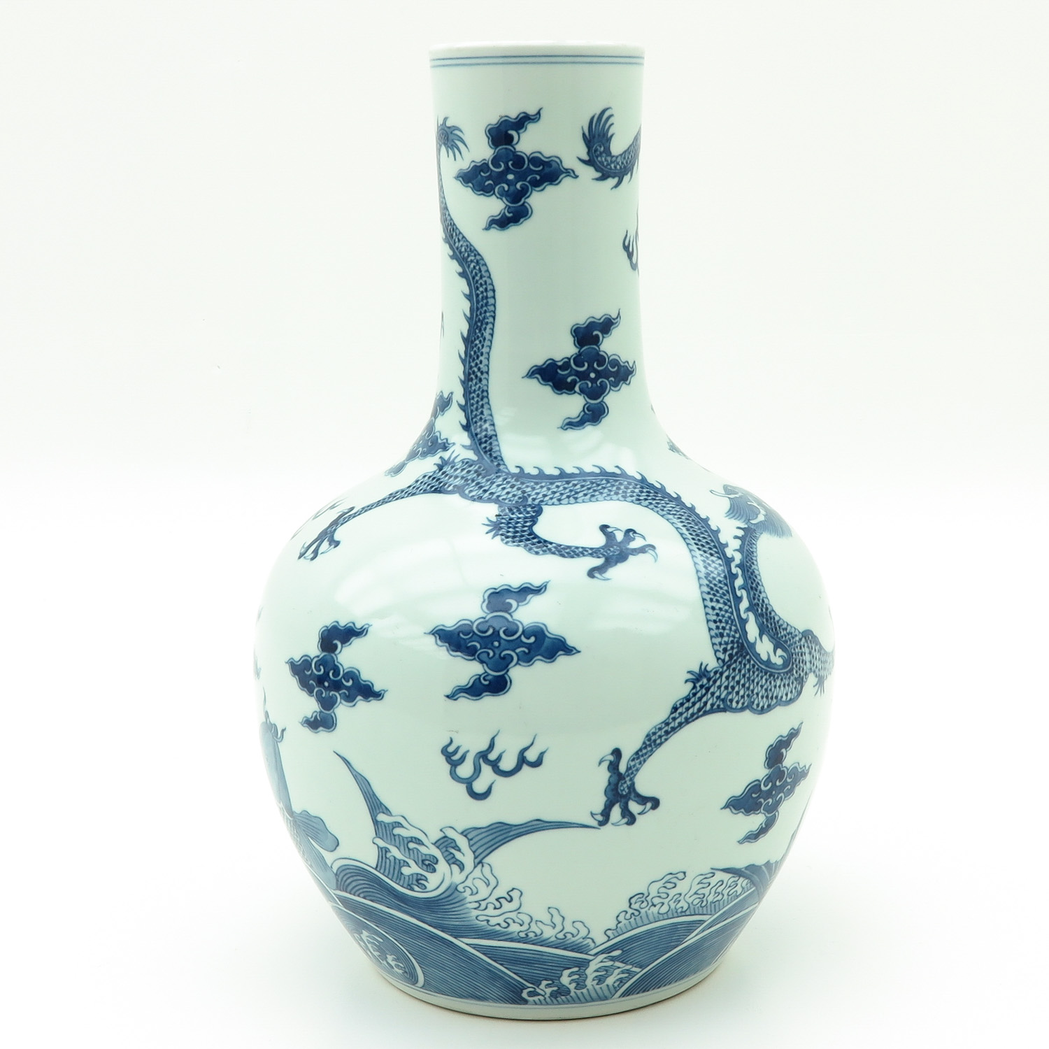 A Blue and White Tianqiu Ping Vase - Image 3 of 9