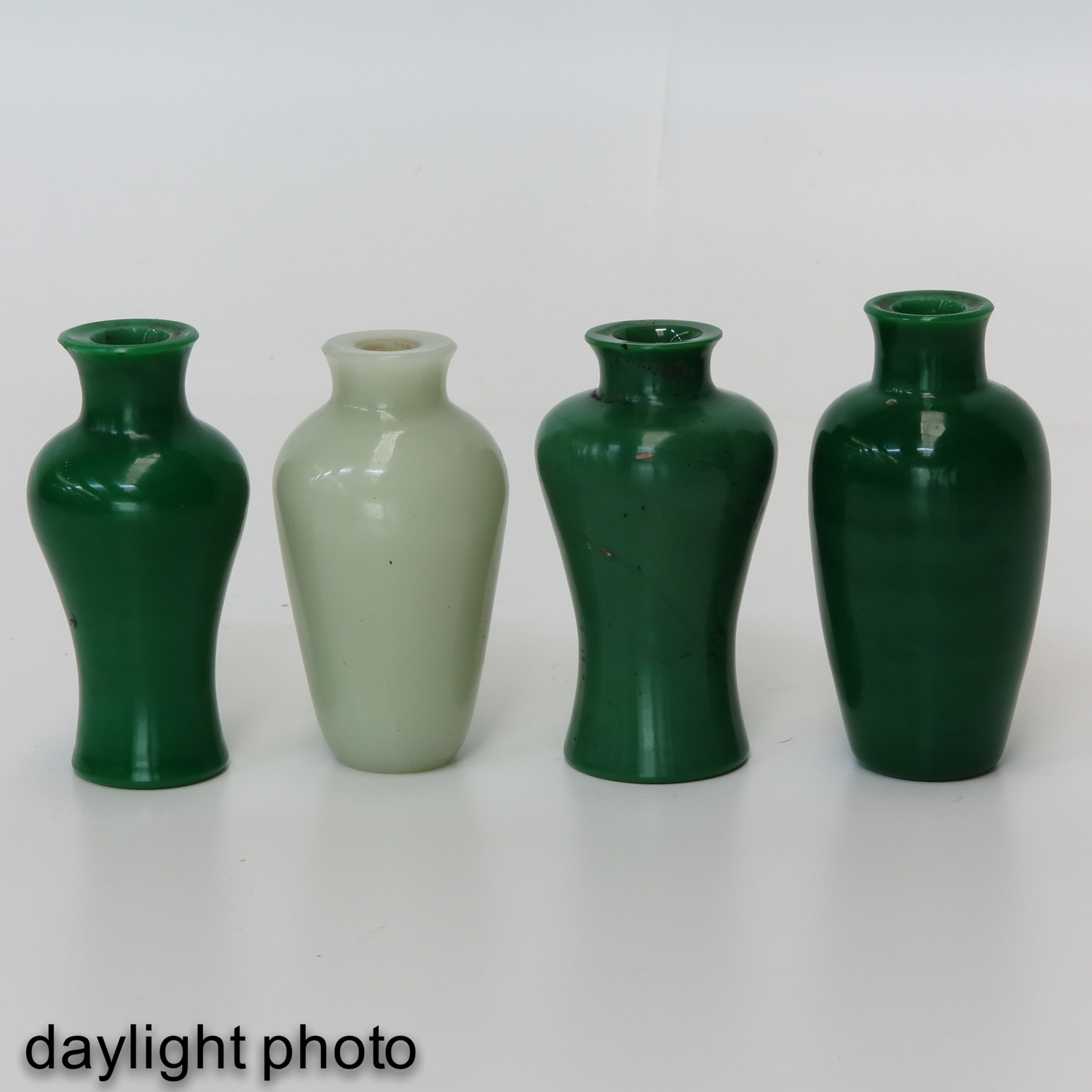 A Collection of 4 Jade Vases - Image 7 of 10