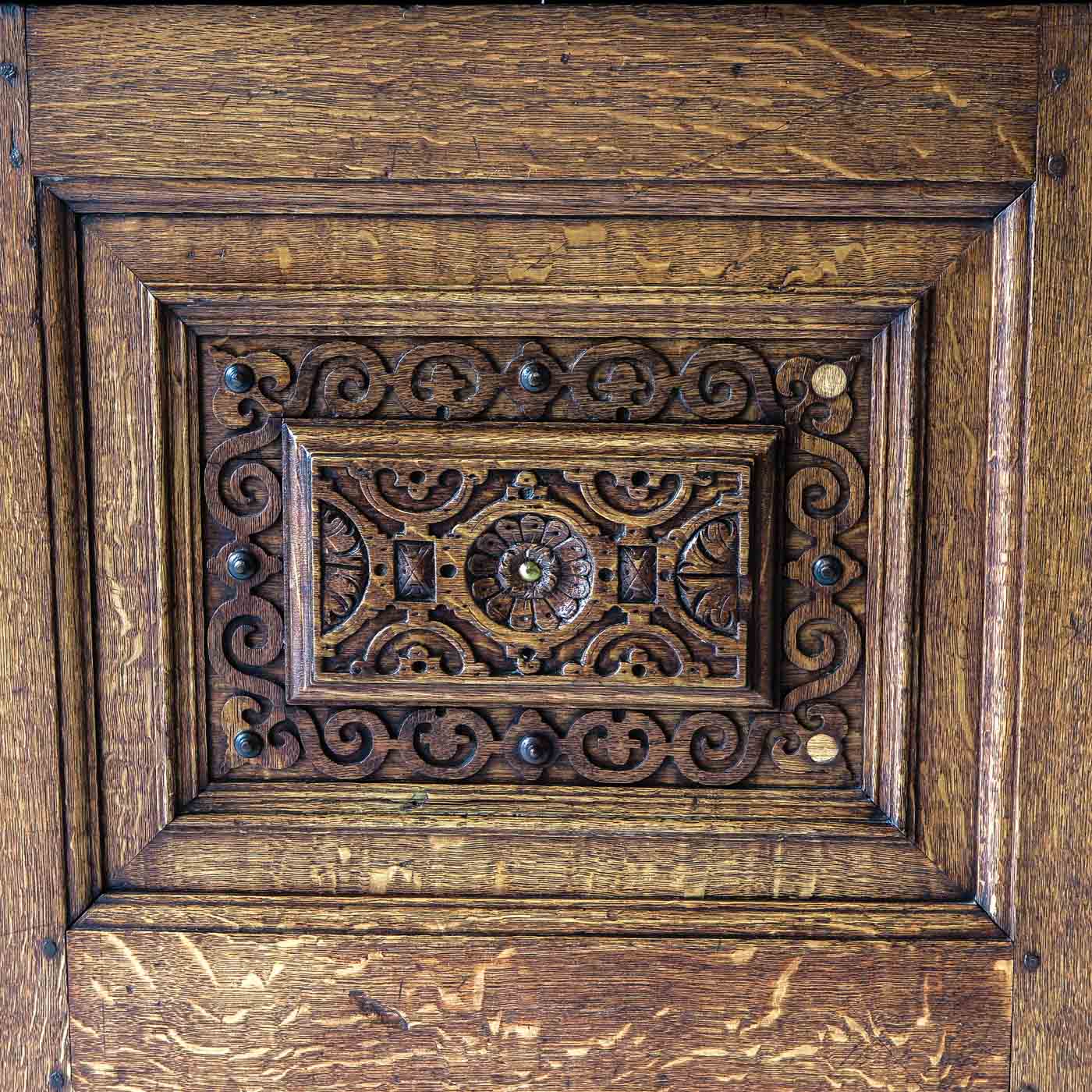 A 17th Century Flemish Carved Oak Wardrobe - Image 3 of 4