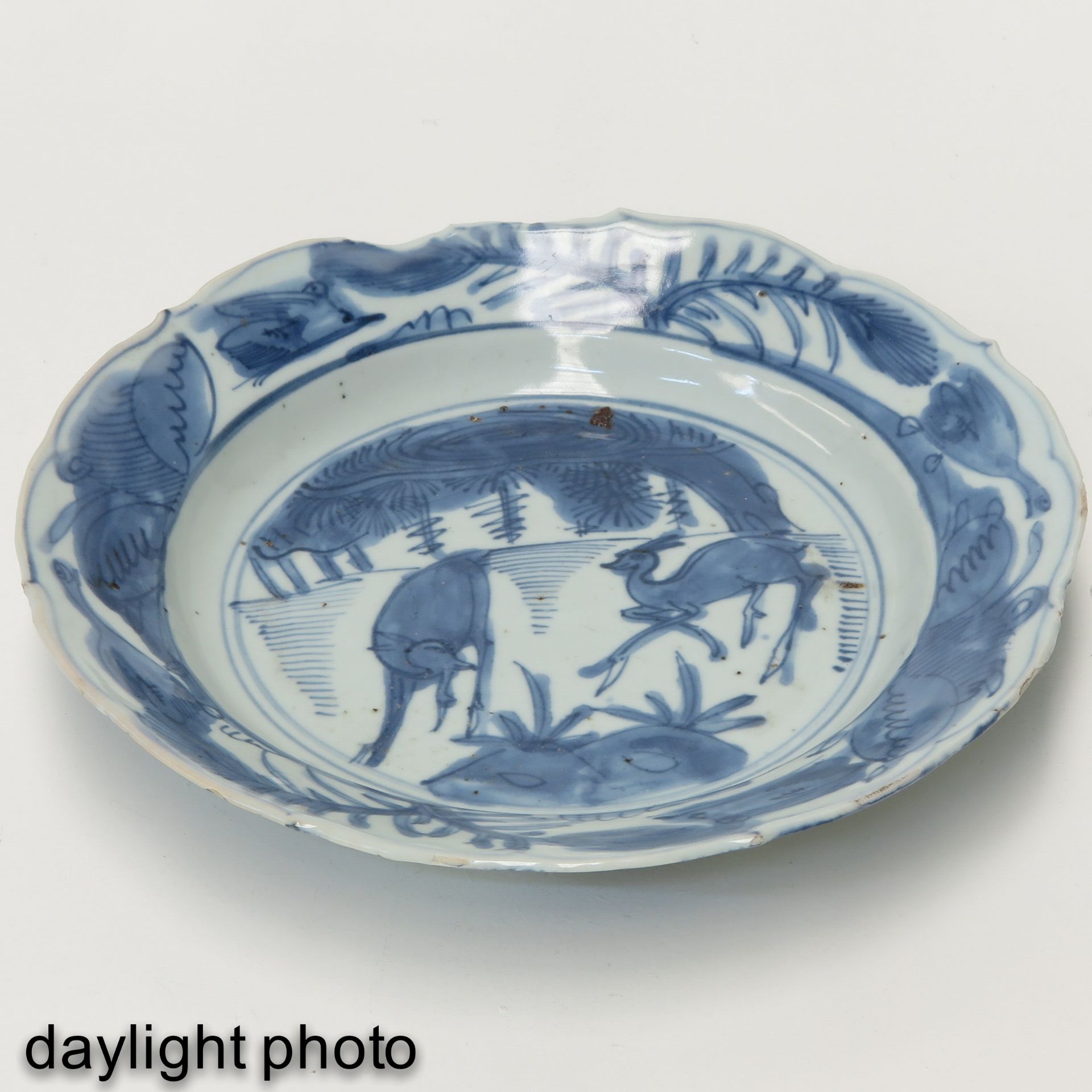 A Series of Three Blue and White Plates - Bild 6 aus 8