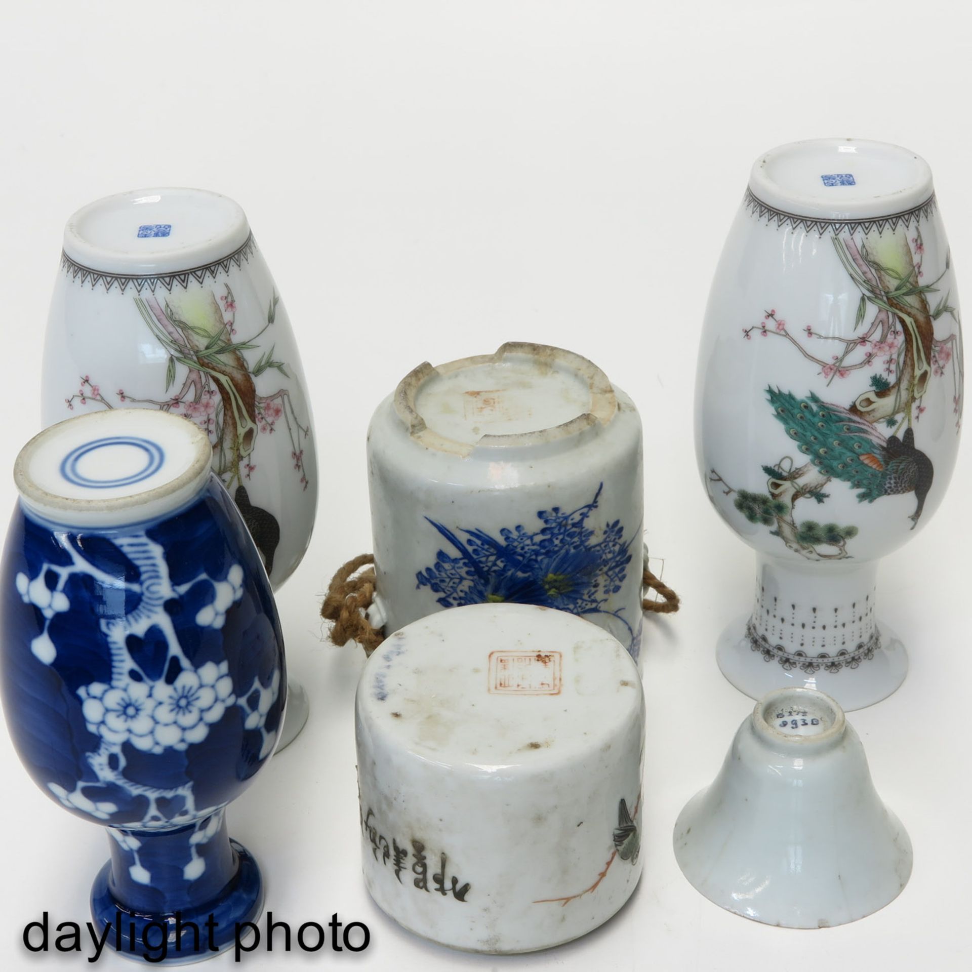 A Diverse Collection of Porcelain - Bild 8 aus 10