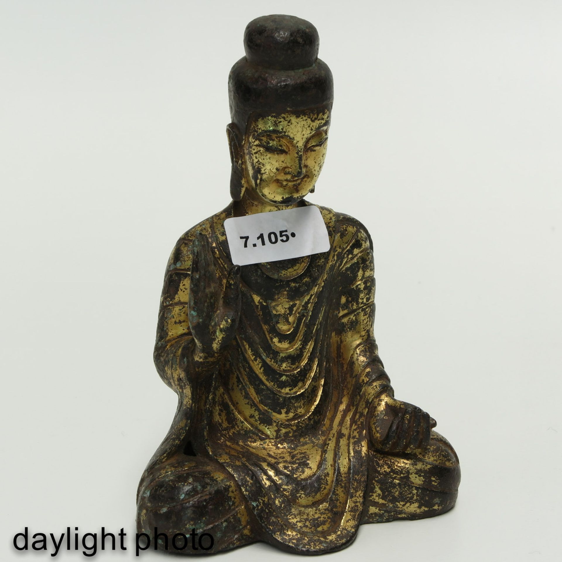 A Gilt Bronze Buddha - Bild 8 aus 10