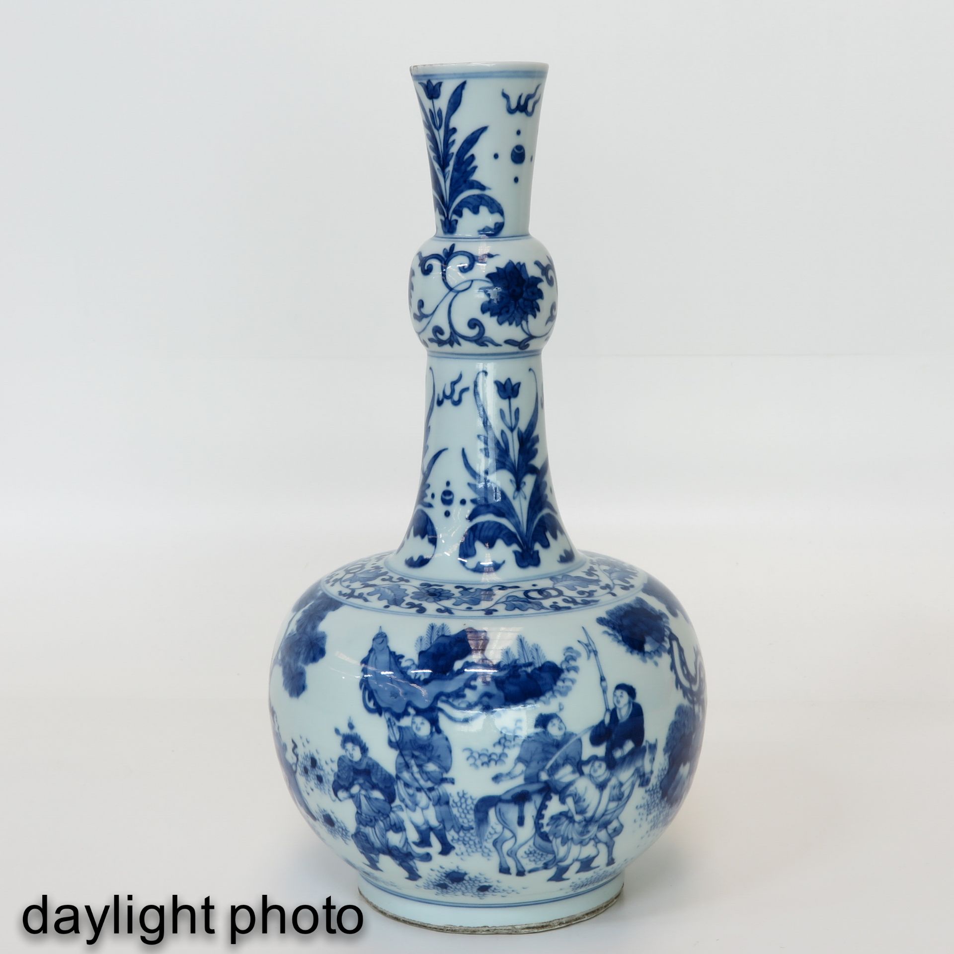 A Blue and White Vase - Image 7 of 9