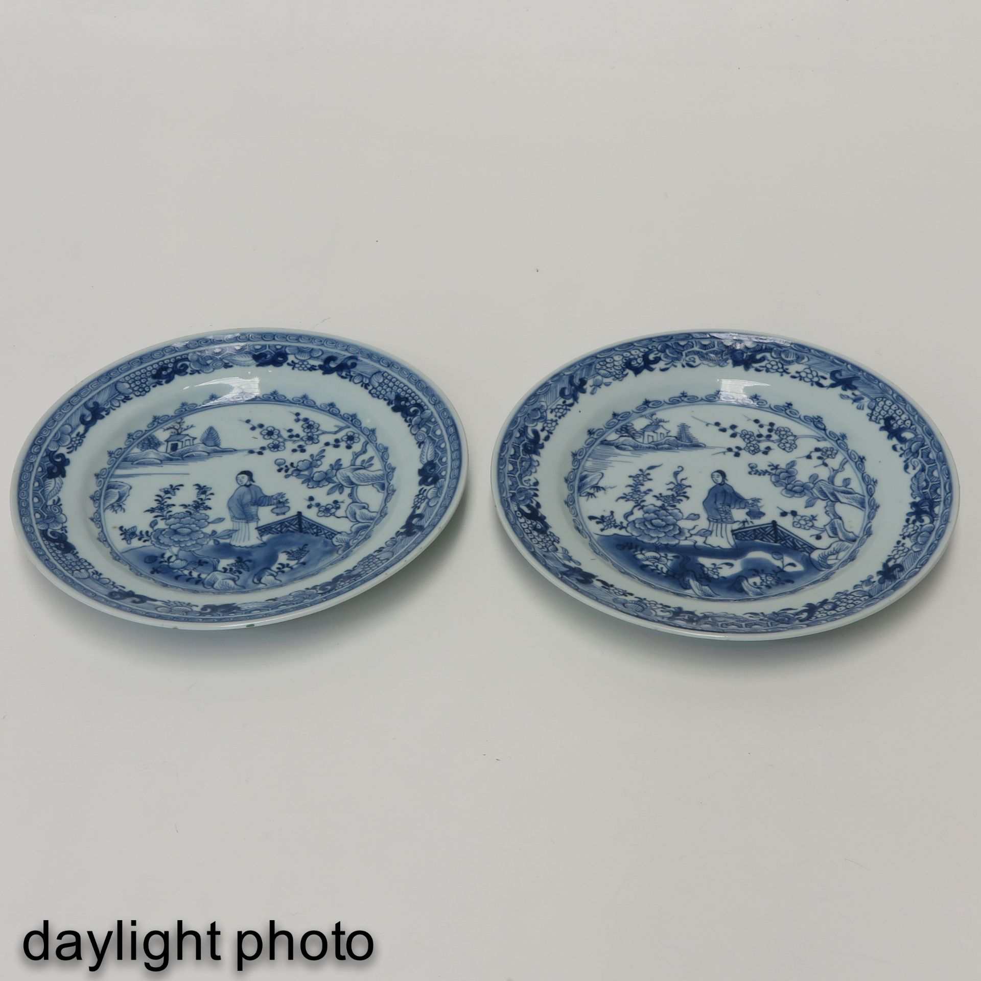 A Pair of Blue and White Plates - Bild 7 aus 9