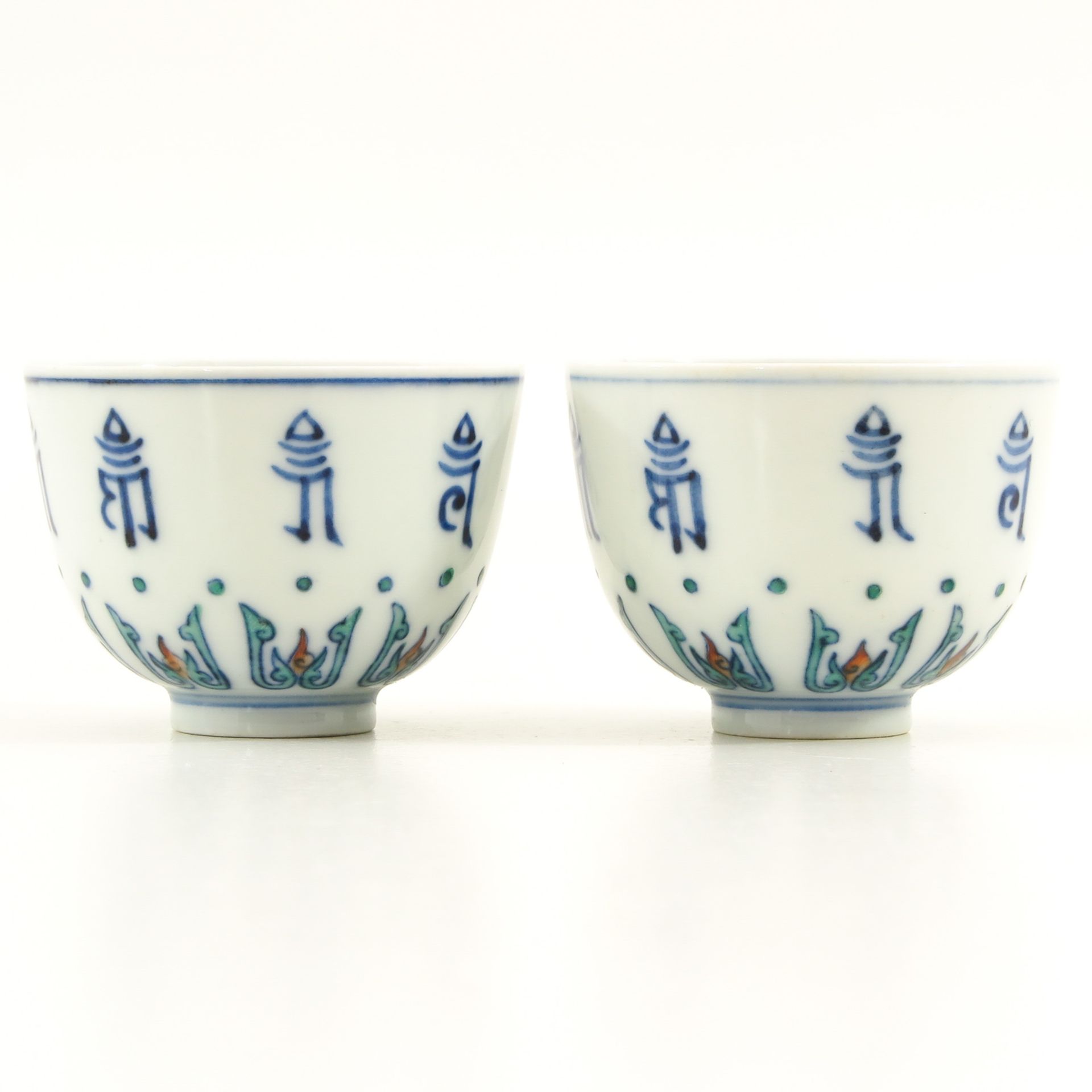 A Pair of Doucai Decor Cups - Bild 4 aus 9