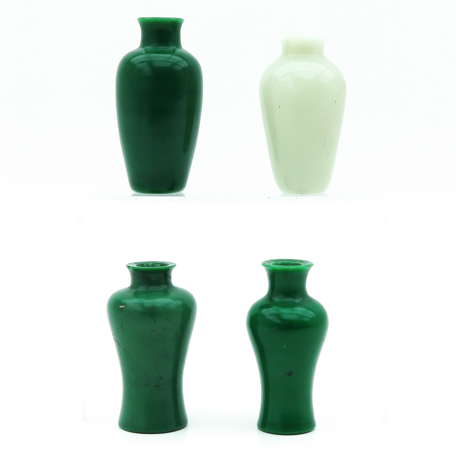 A Collection of 4 Jade Vases - Image 3 of 10