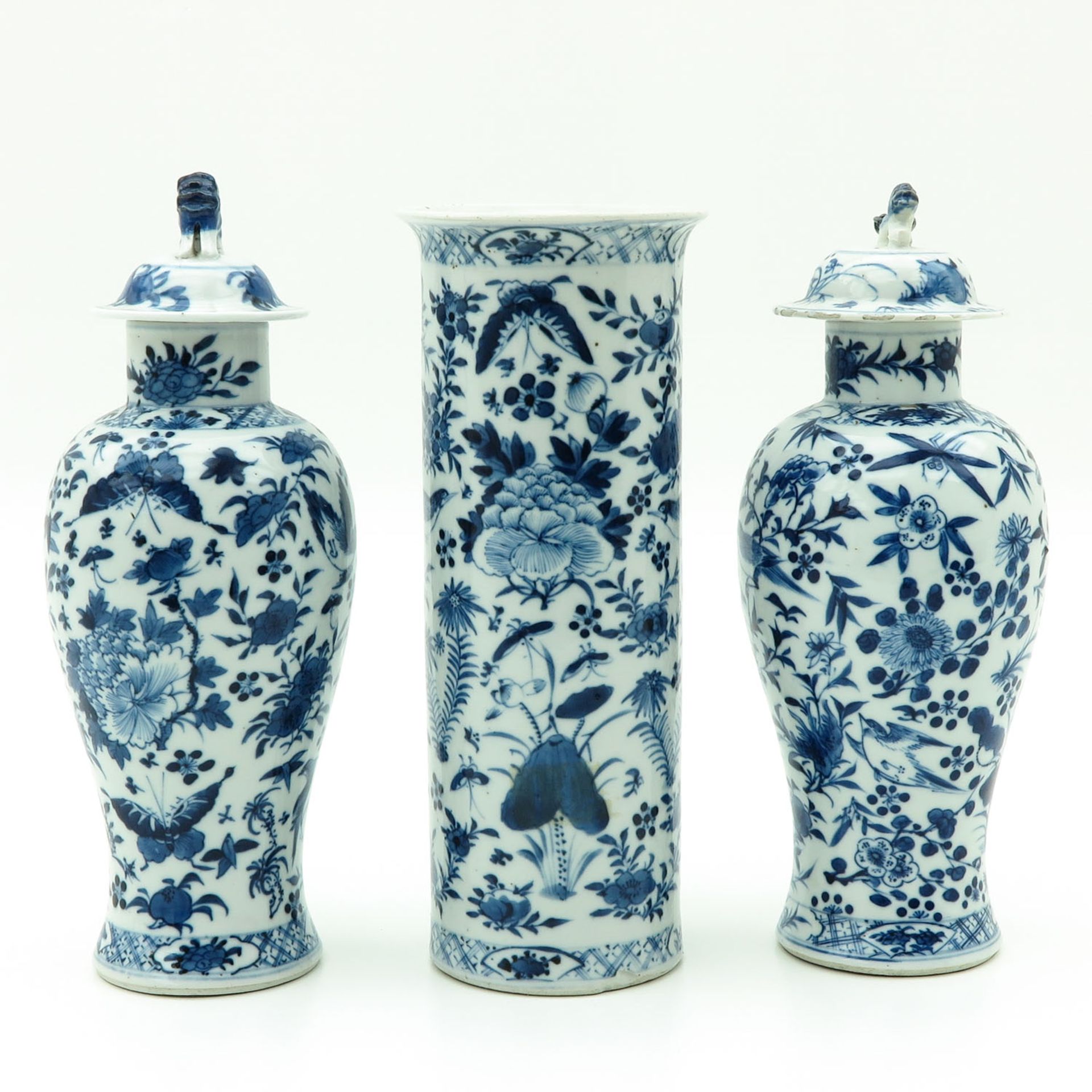 Three Garniture Vases - Bild 4 aus 9