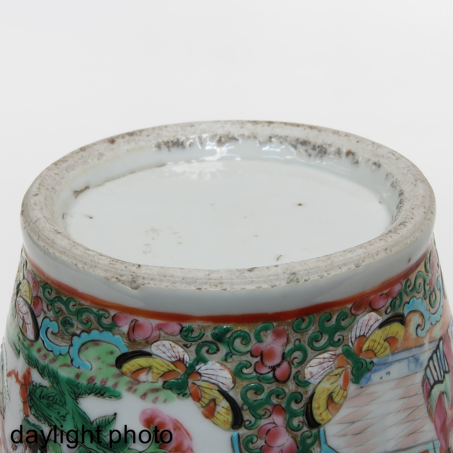 A Pair of Cantonese Vases - Image 8 of 9