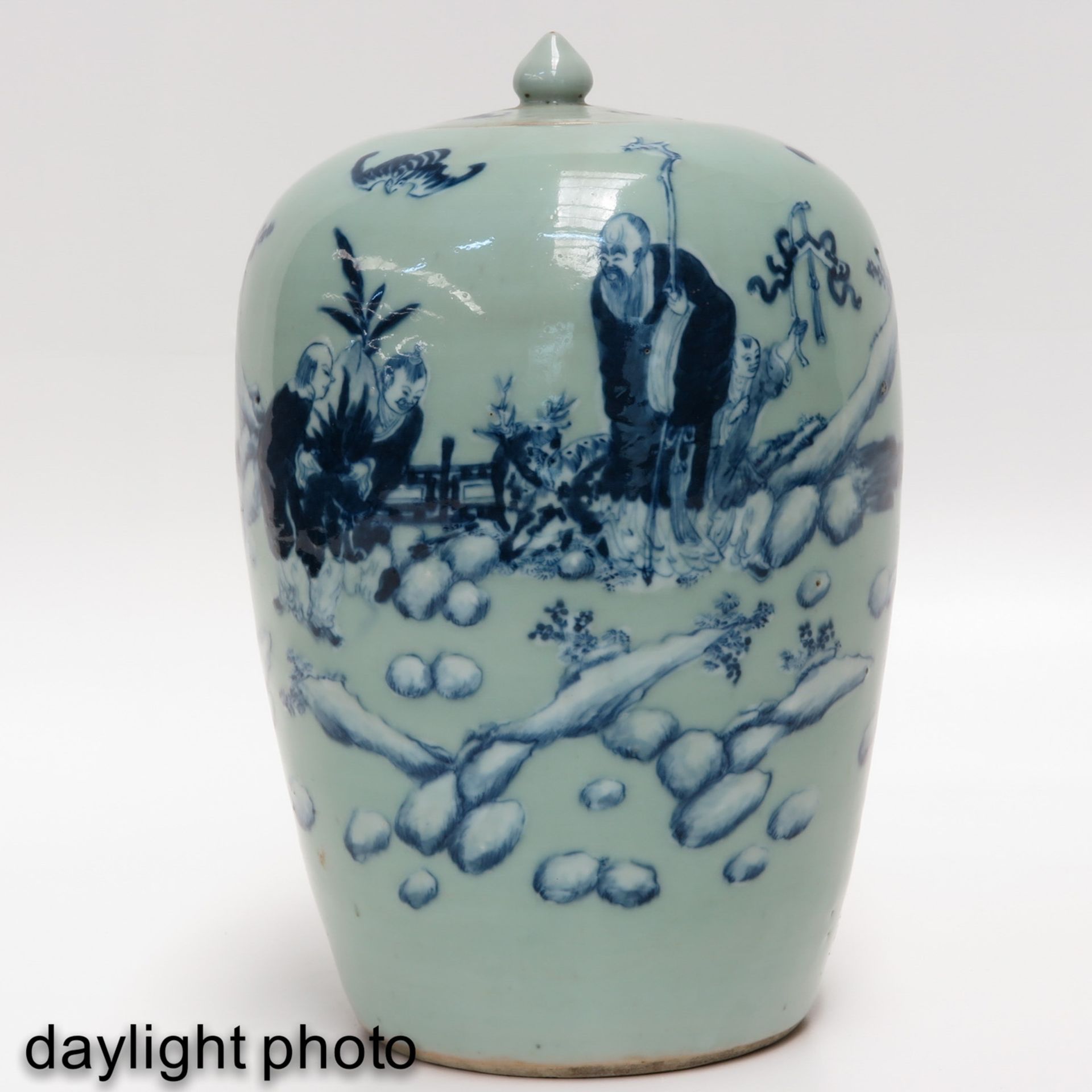 A Celadon and Blue Ginger Jar - Bild 7 aus 9