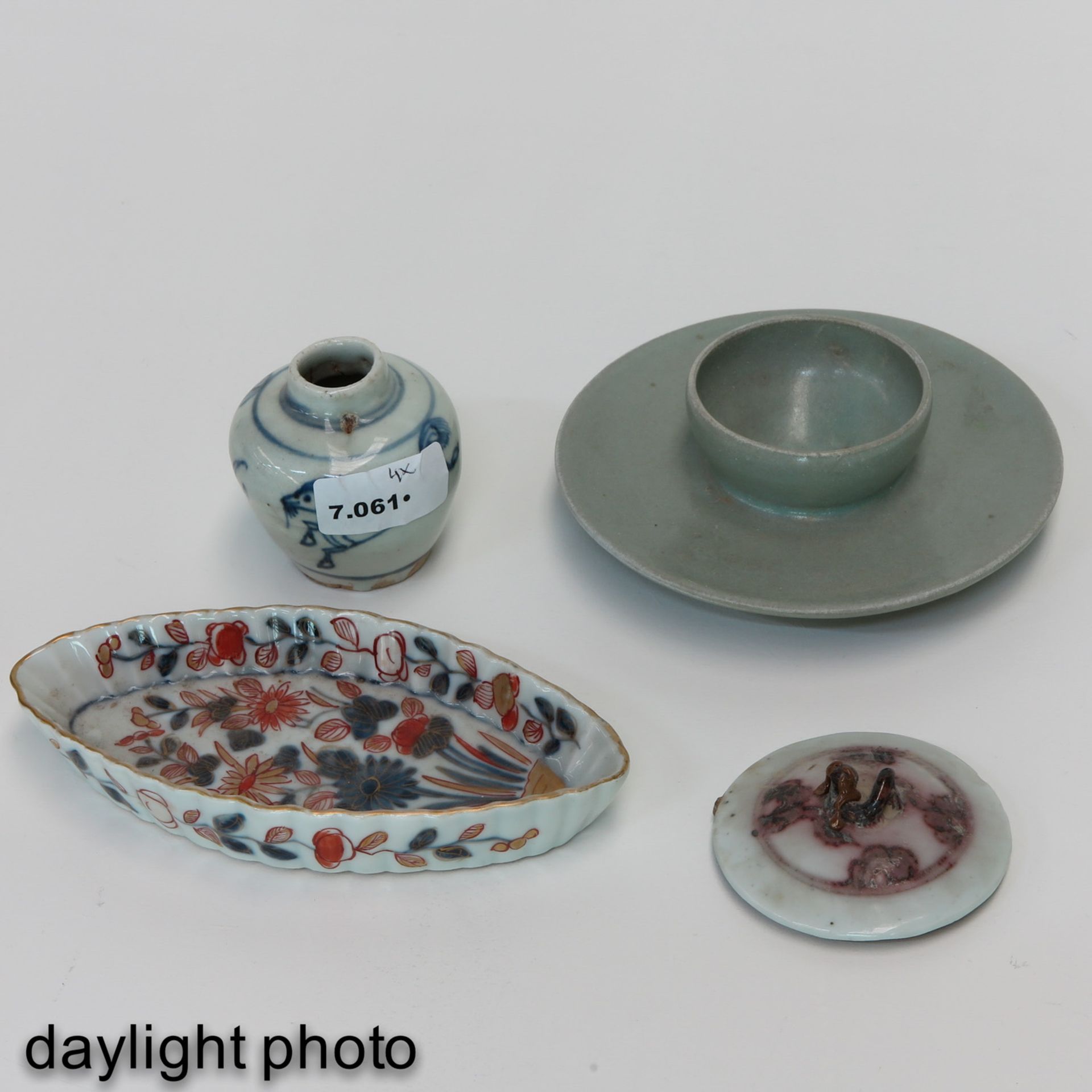 A Diverse Collection of Porcelain - Bild 7 aus 9