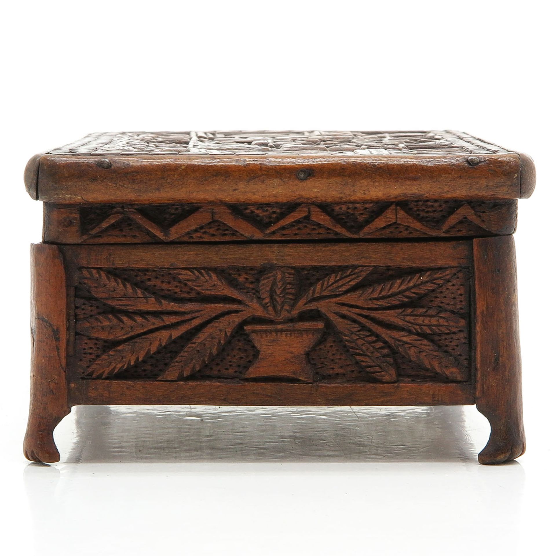 A Carved Folk Art Trunk - Bild 2 aus 8