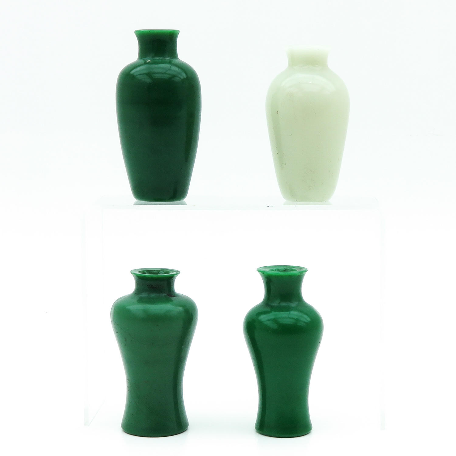 A Collection of 4 Jade Vases - Image 4 of 10