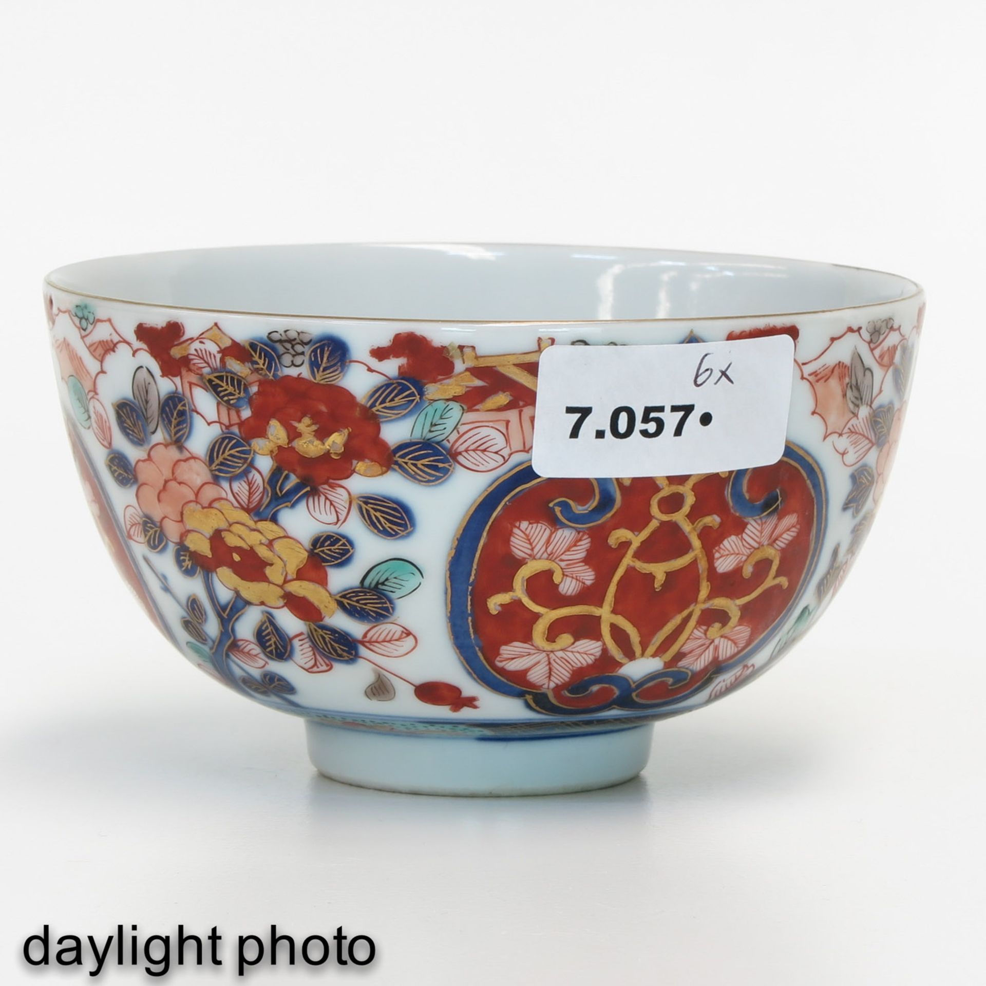 A Series of 6 Imari Bowls - Bild 7 aus 9