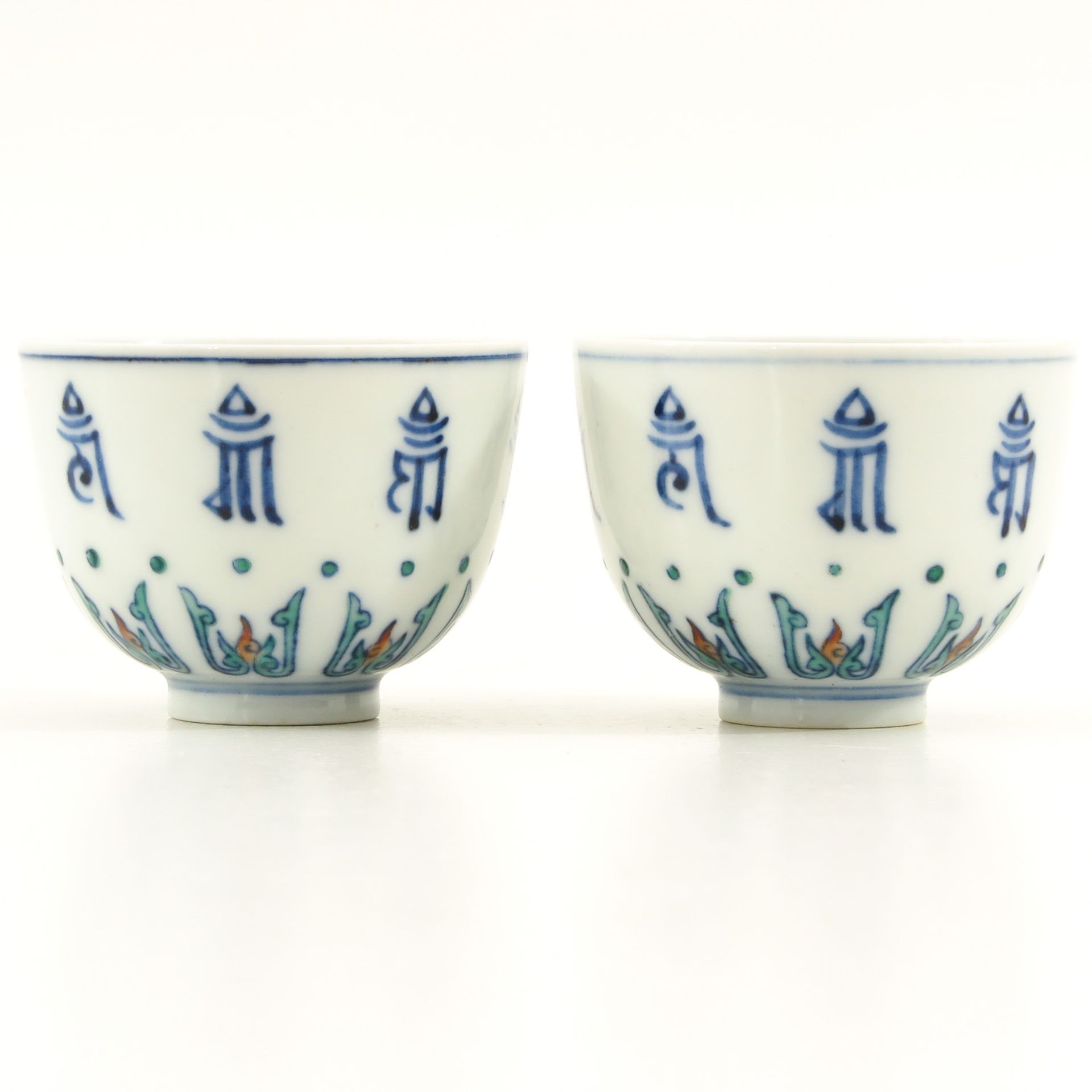 A Pair of Doucai Decor Cups - Bild 3 aus 9