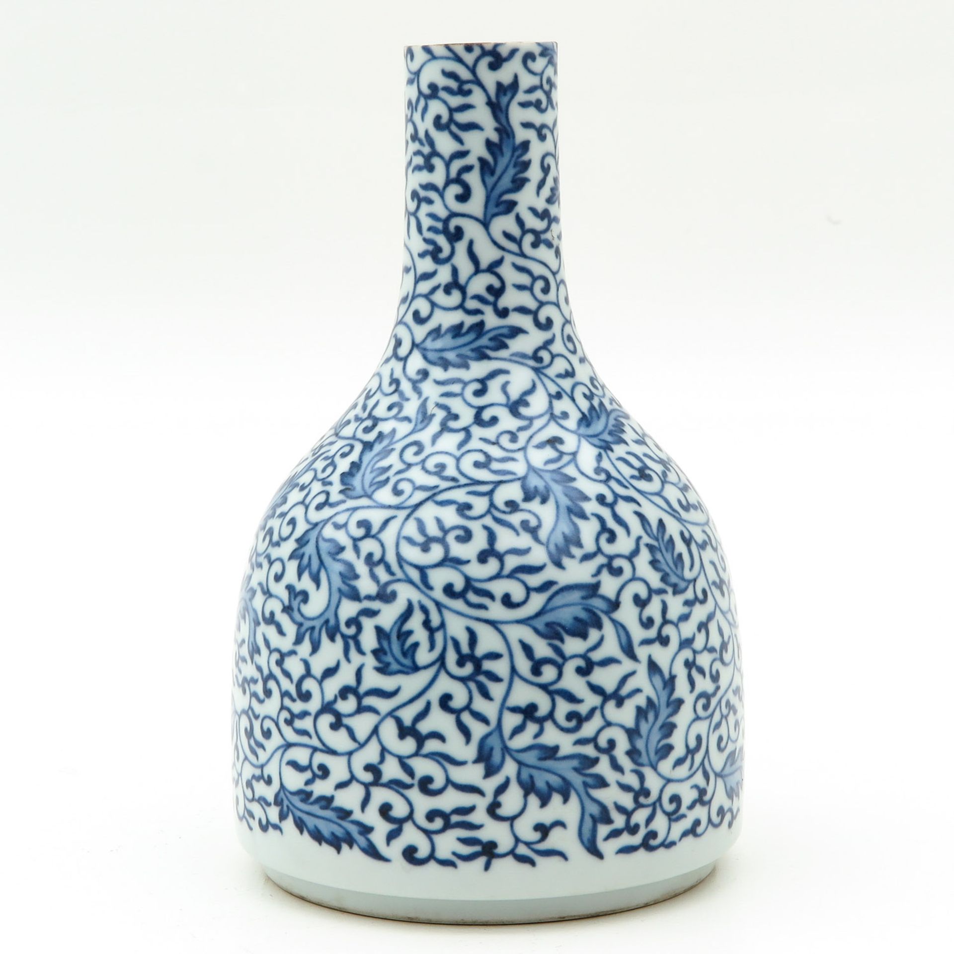 A Blue and White Vase - Bild 3 aus 9