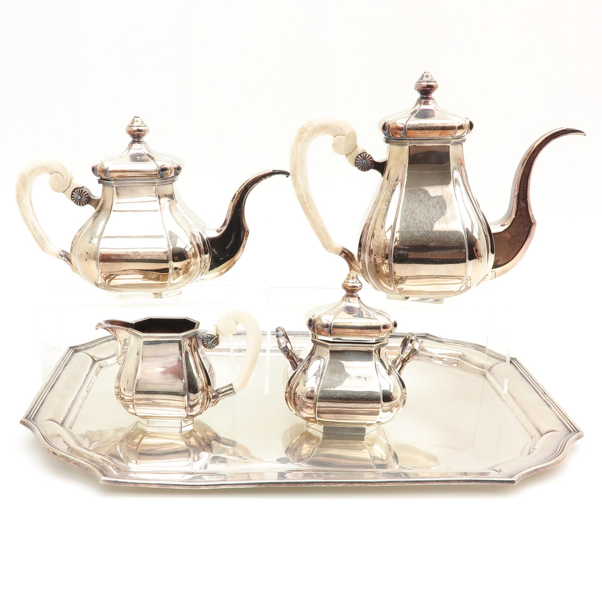 A Five Piece Silver Coffee Service - Bild 3 aus 7