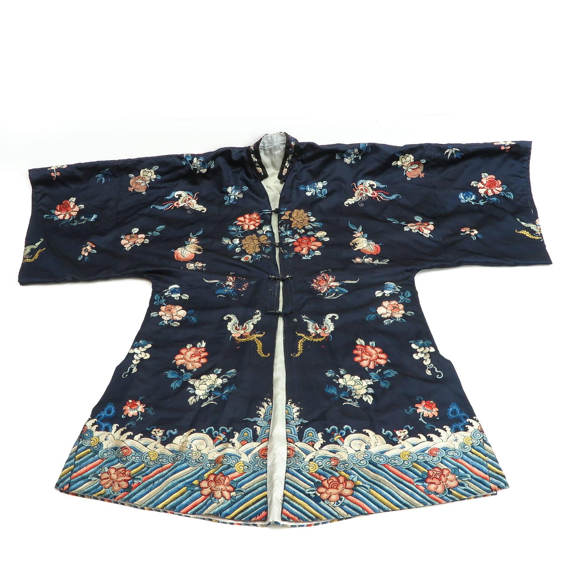 Two Silk Embroidered Robes - Bild 2 aus 8
