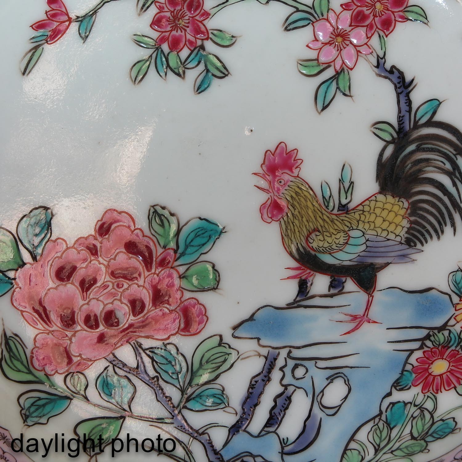 A Series of 4 Famille Rose Plates - Image 9 of 9