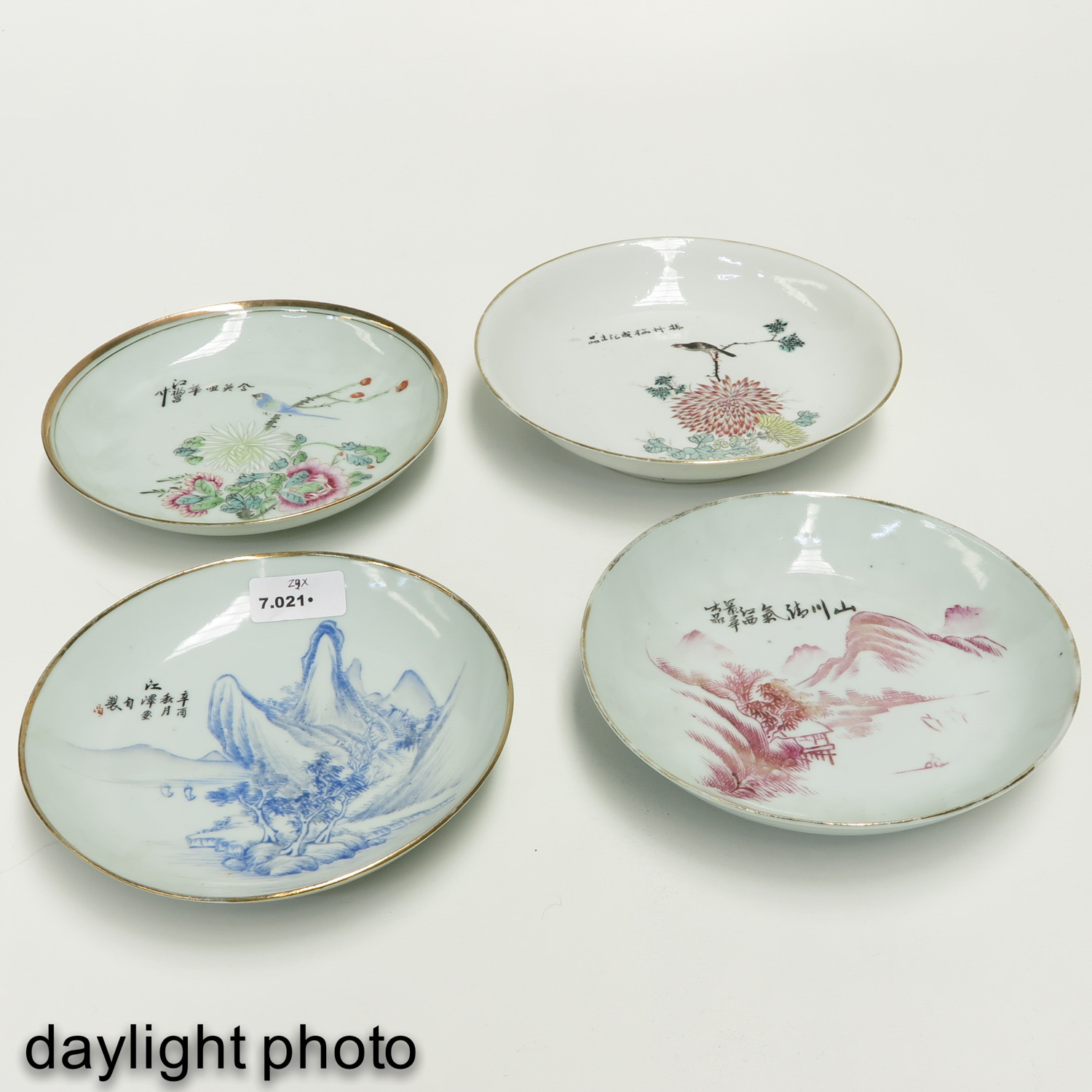 A Collection of 25 Small Plates - Image 5 of 9